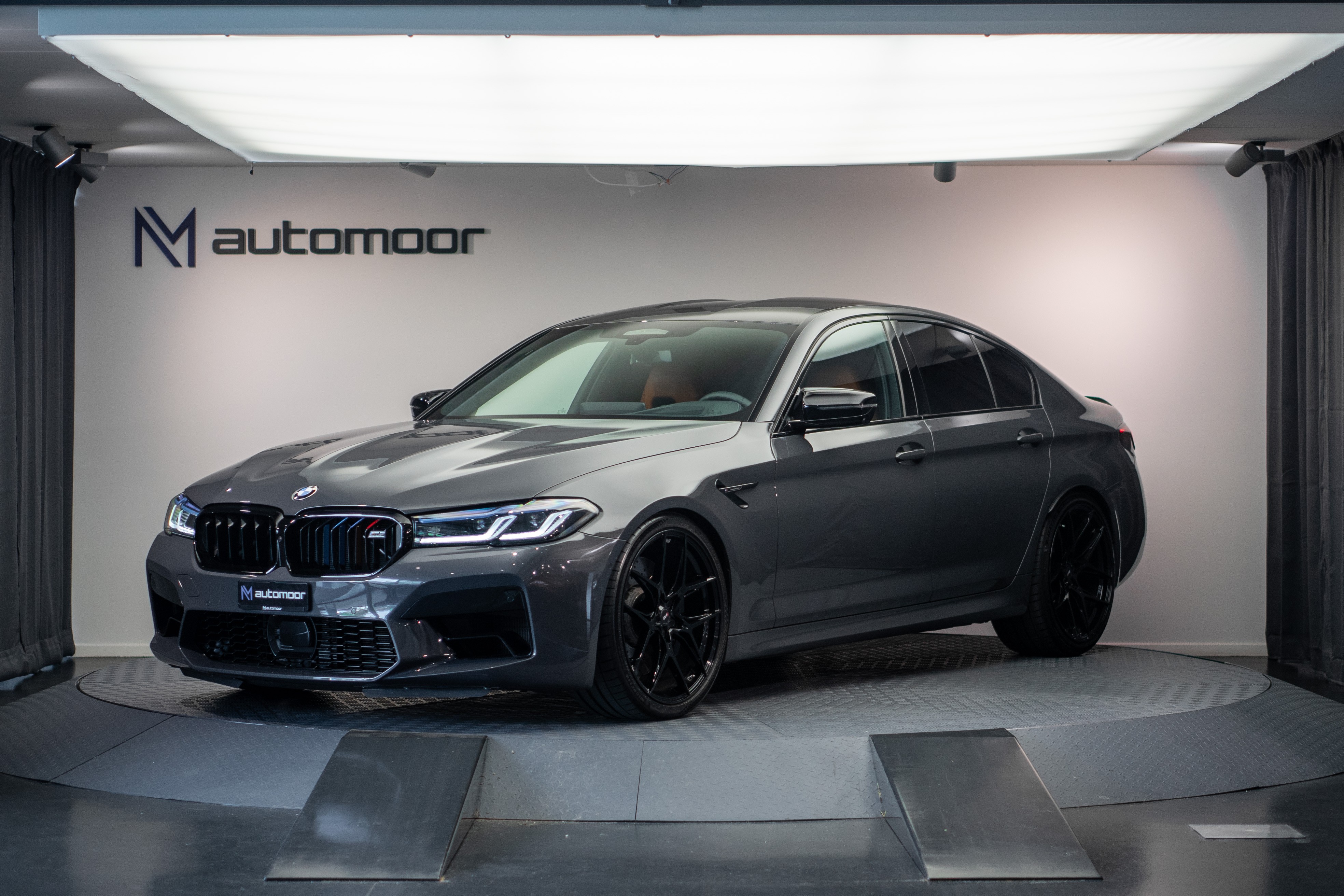 BMW M5 xDrive Competition Drivelogic *CH-Fahrzeug* *Akrapovic* *Savini Wheels*