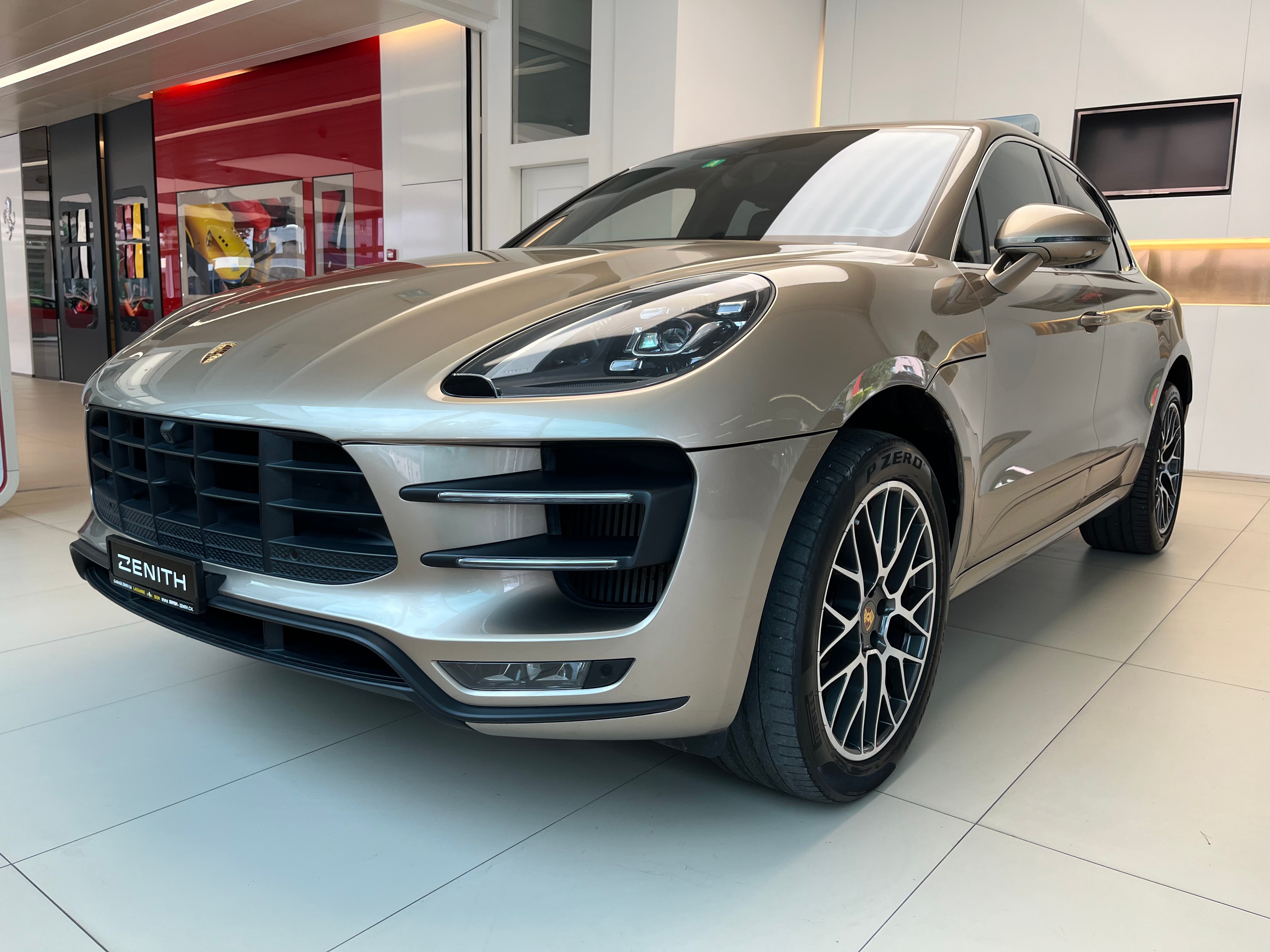 PORSCHE Macan Turbo PDK