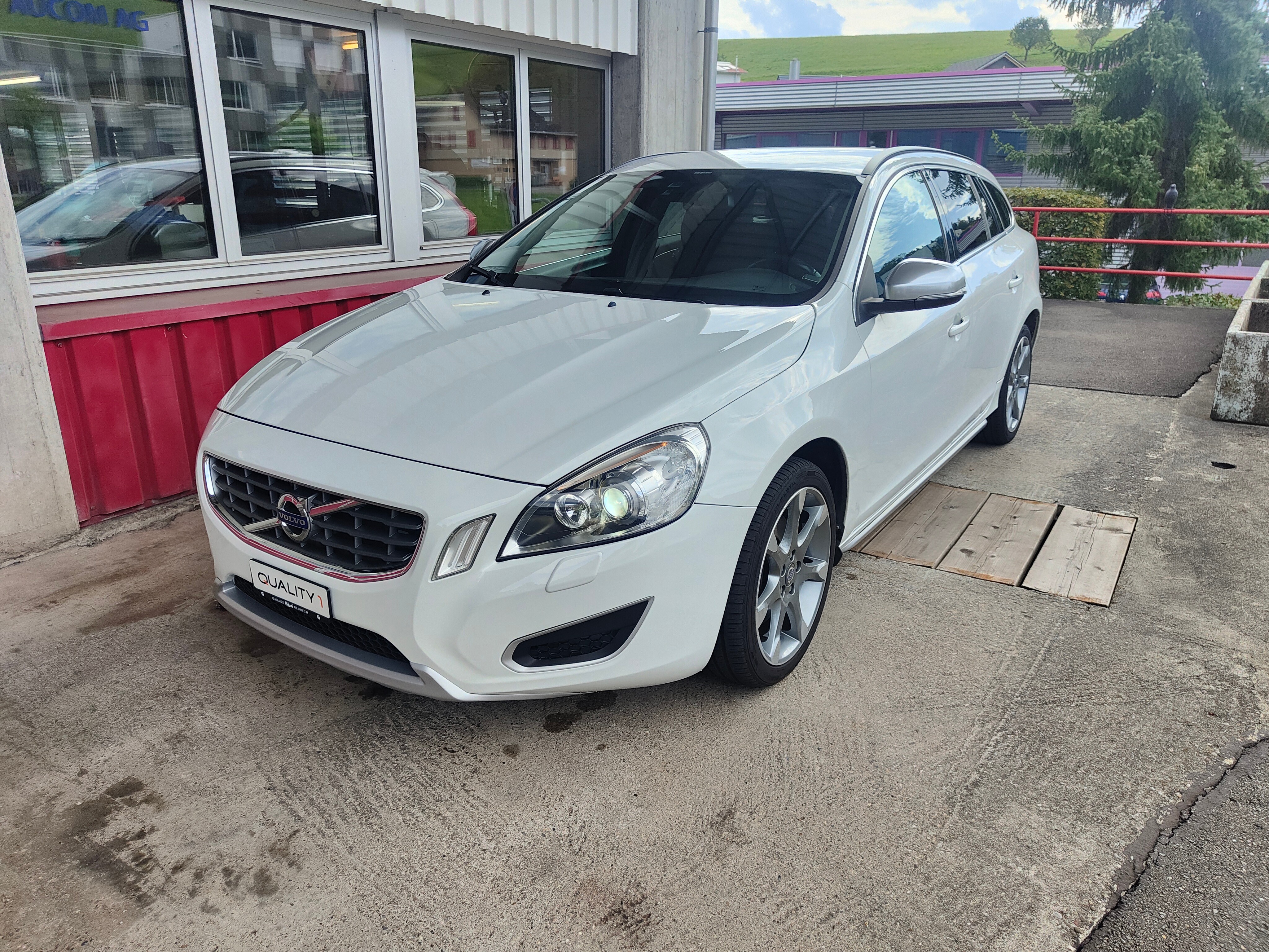 VOLVO V60 D5 Momentum Geartronic