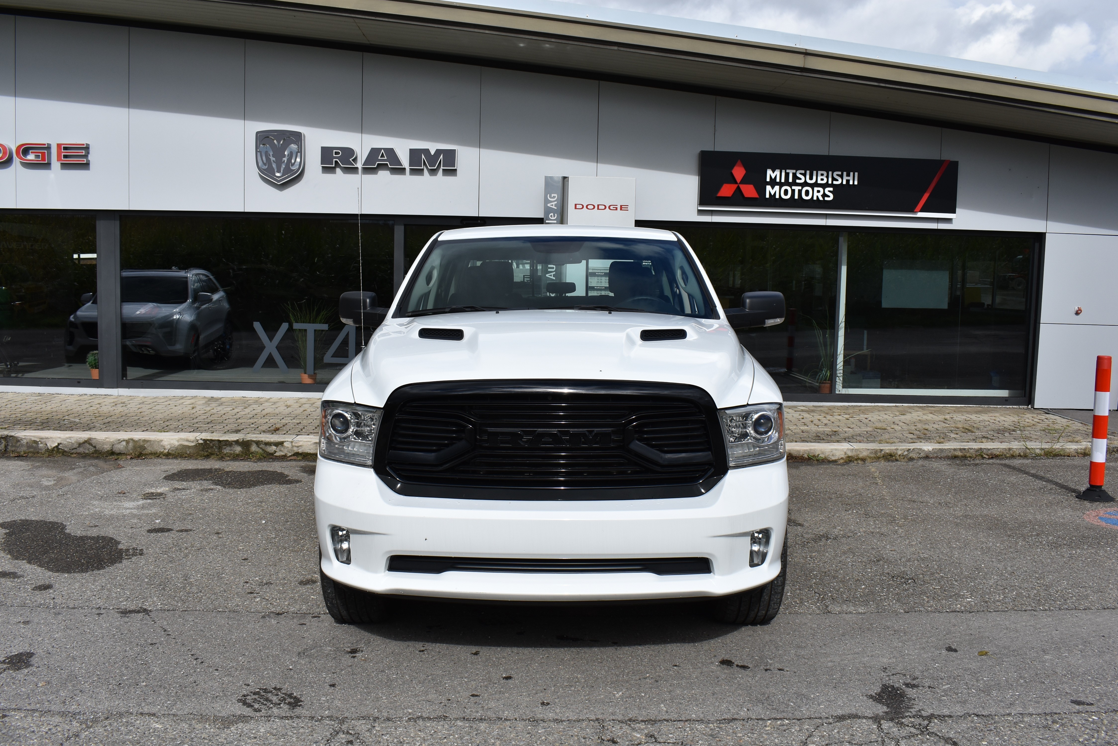 DODGE Ram 1500 Laramie Night Edition