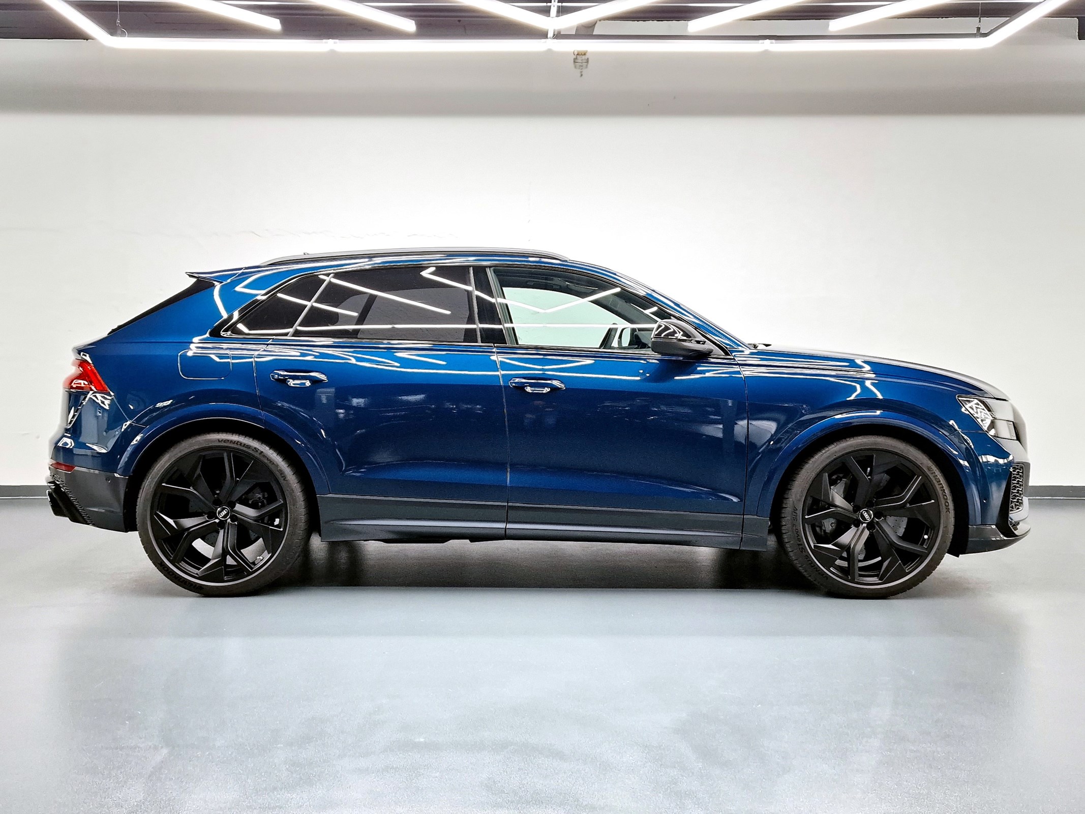 AUDI RSQ8 quattro tiptronic