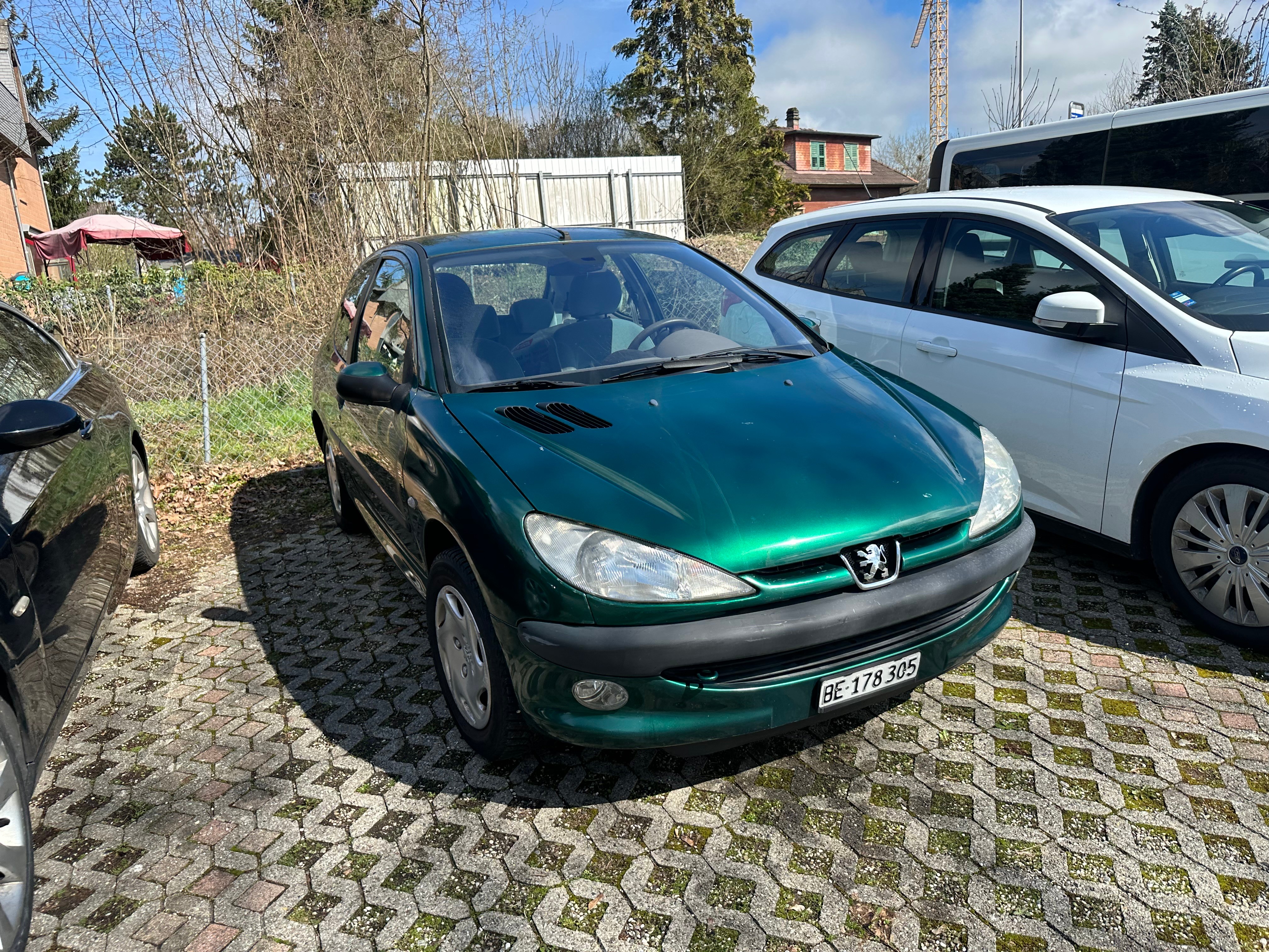 PEUGEOT 206