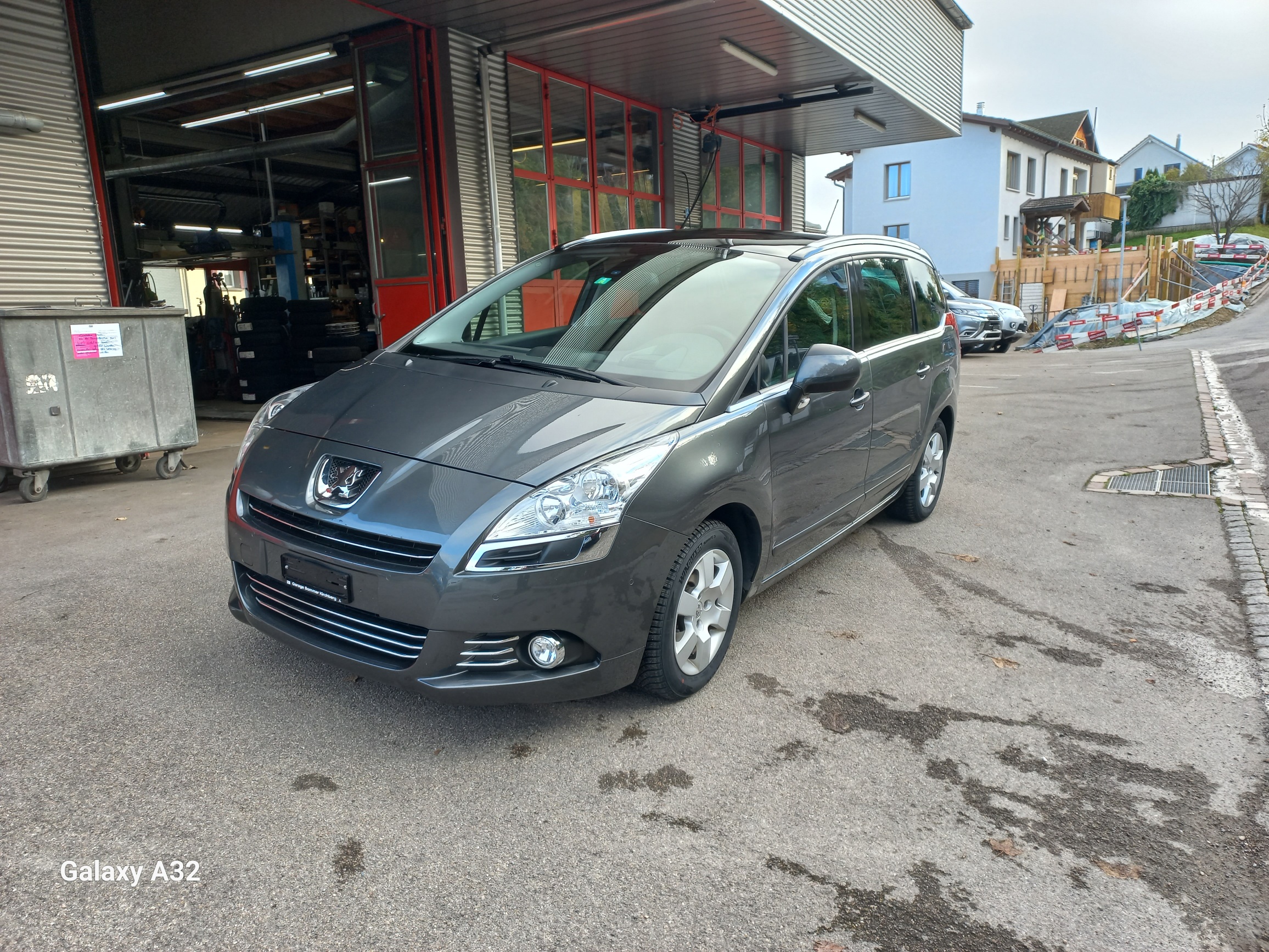 PEUGEOT 5008 1.6 16V T Sport Pack