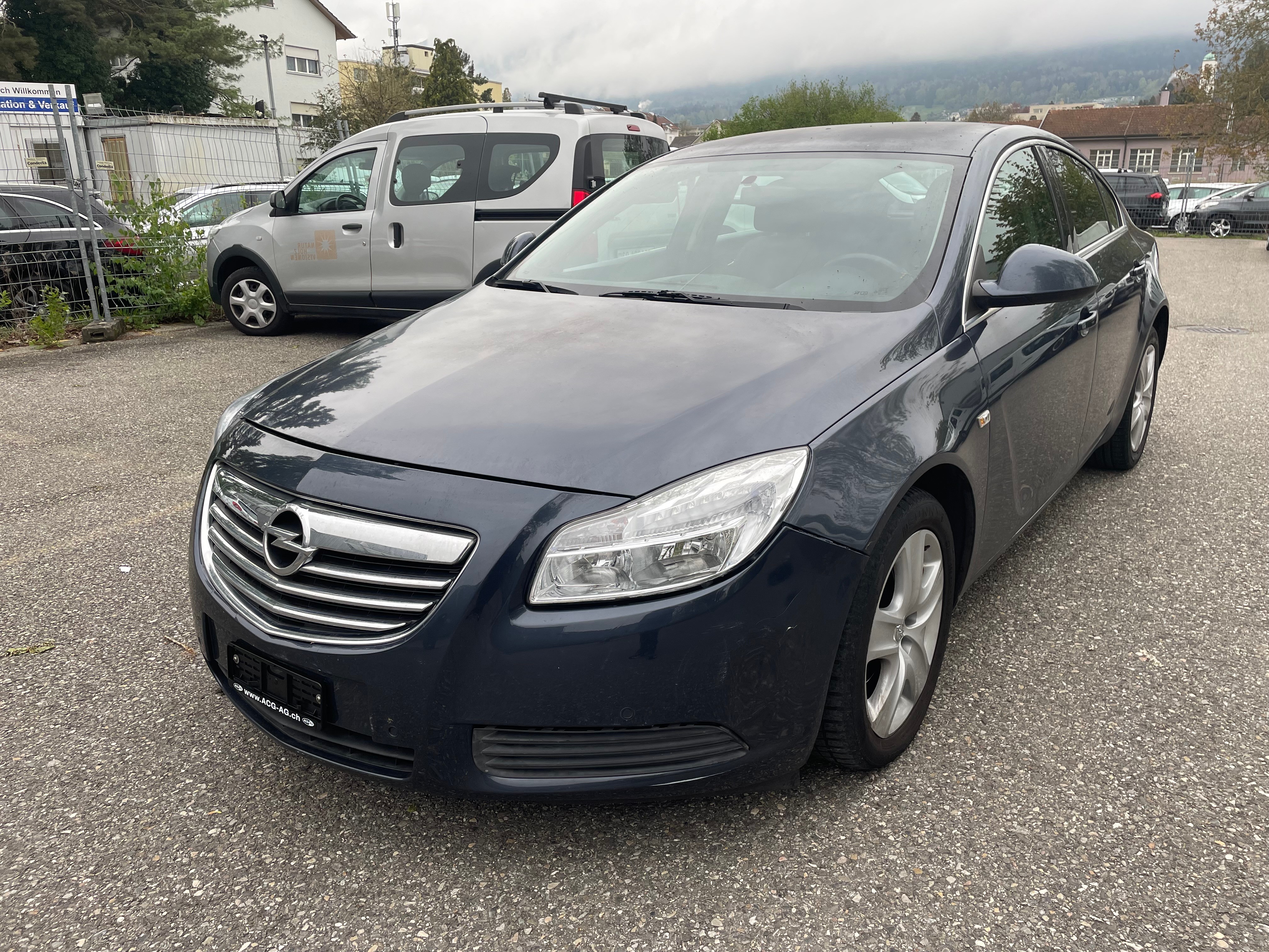 OPEL Insignia 2.0 CDTI Edition Automatic ** Gr. Navigation ** Klima-auto ** PDC V&H ** Tempomat ** B5a