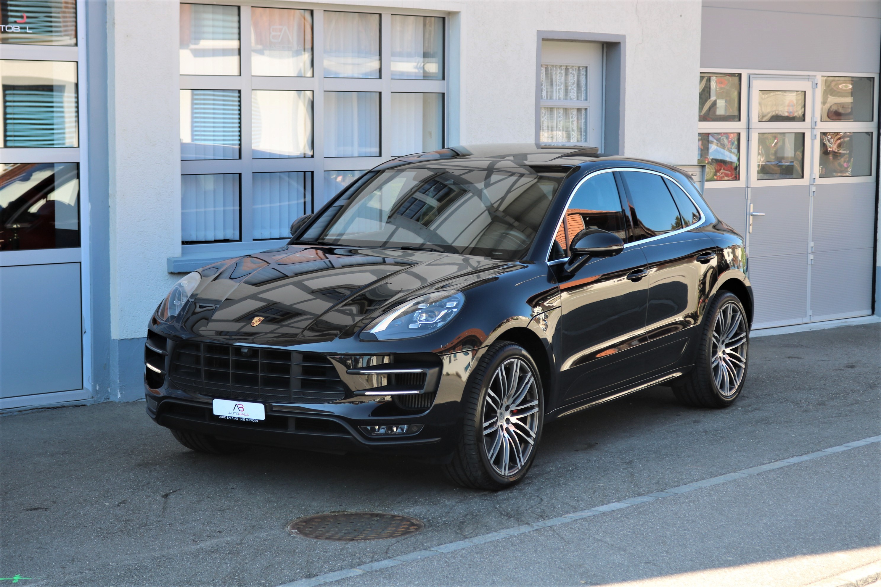 PORSCHE Macan Turbo PDK