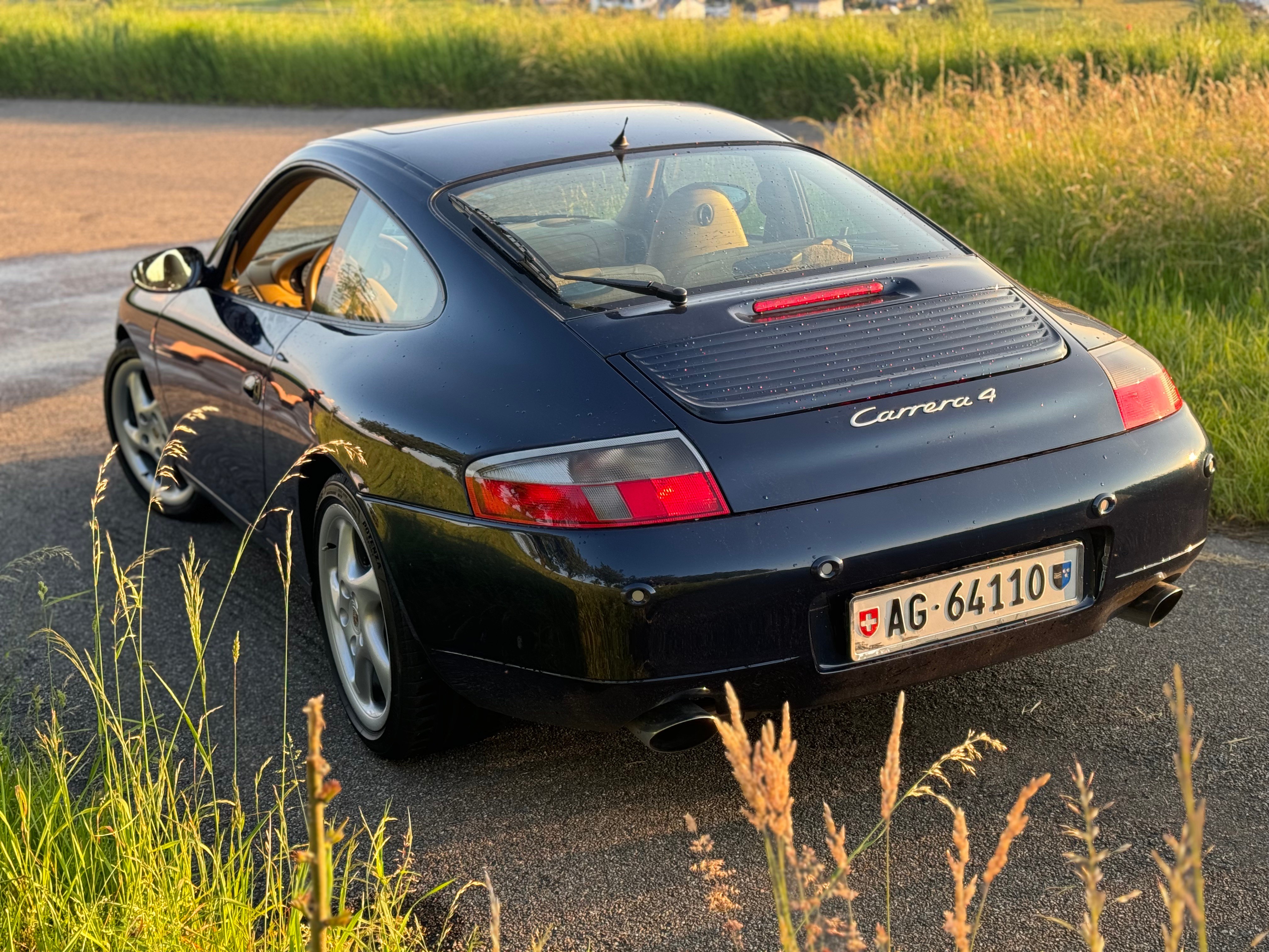 PORSCHE 911 Carrera 4