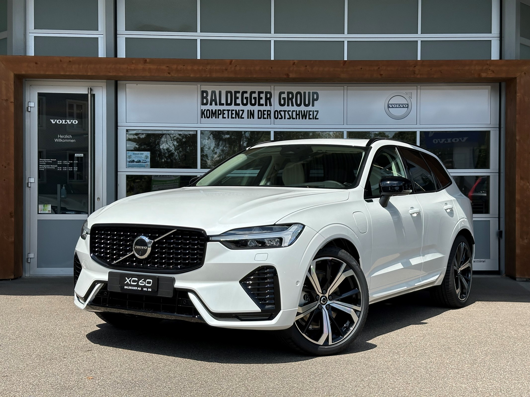 VOLVO XC60 2.0 T8 TE Ultra Dark eAWD