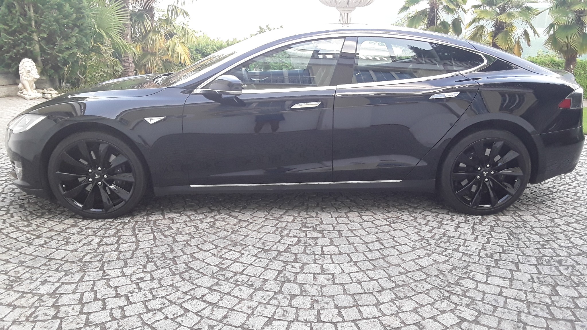 TESLA Model S 90 D