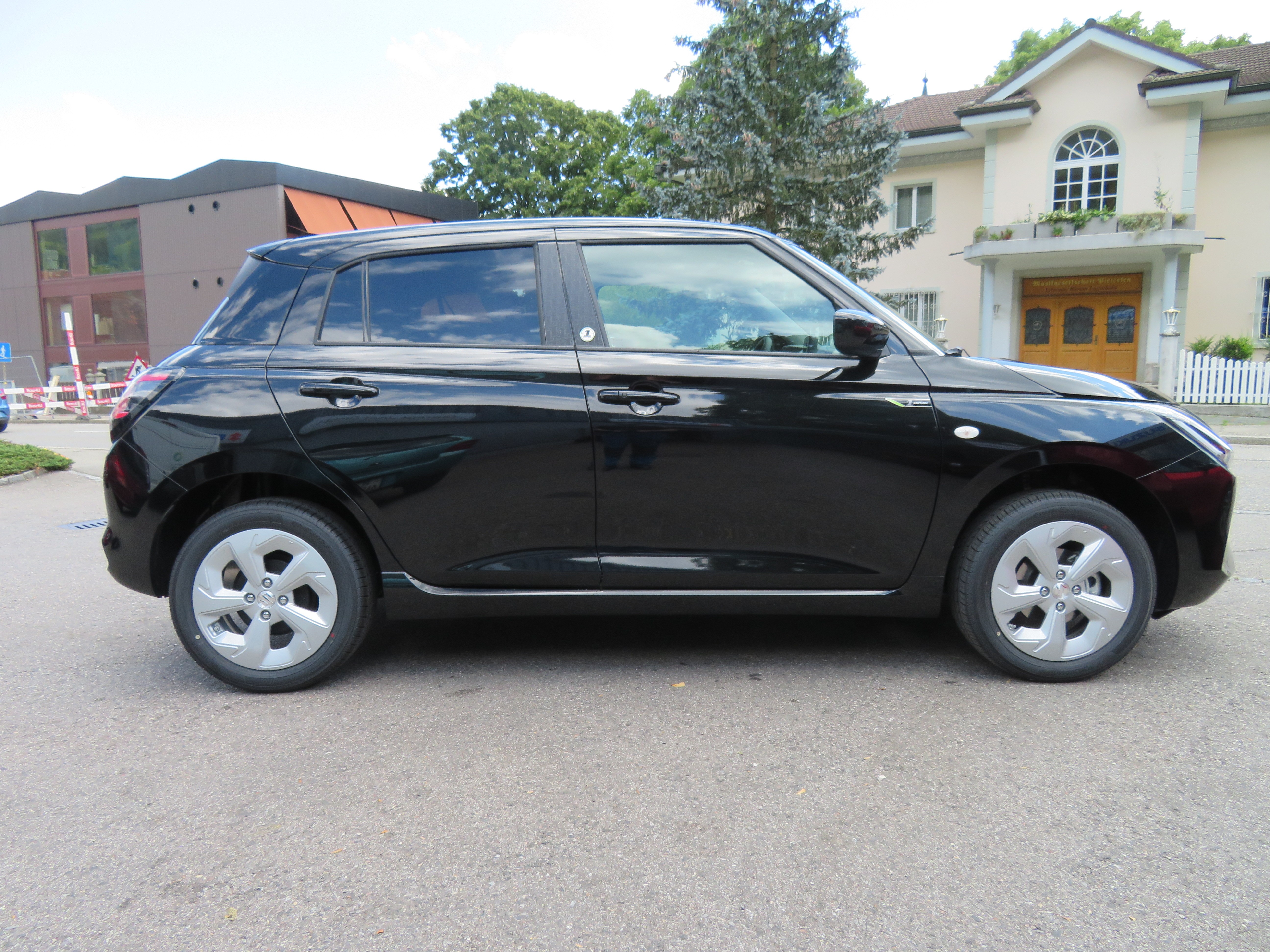 SUZUKI Swift 1.2 1st Edition Hybrid 4x4