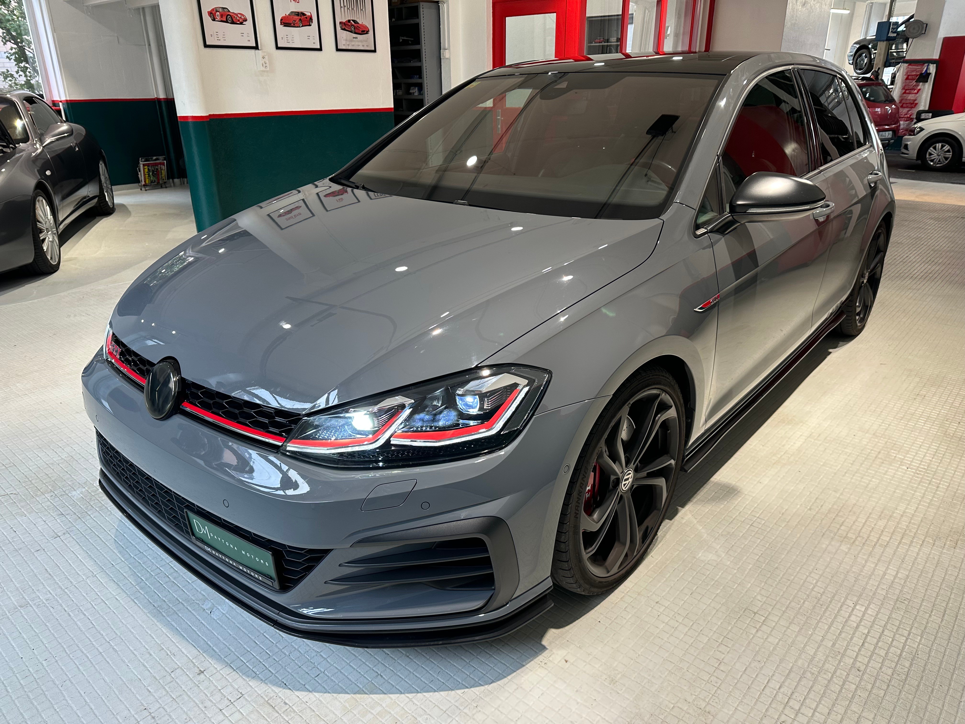 VW Golf 2.0 TSI GTI TCR DSG