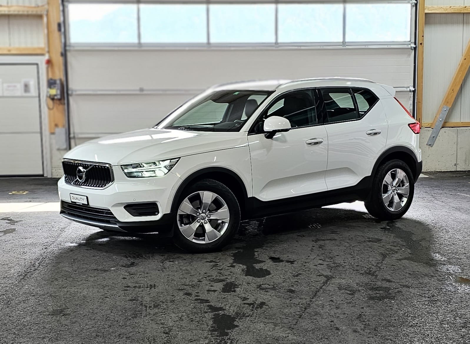 VOLVO XC40 T4 Momentum Geartronic *CH FAHRZEUG*