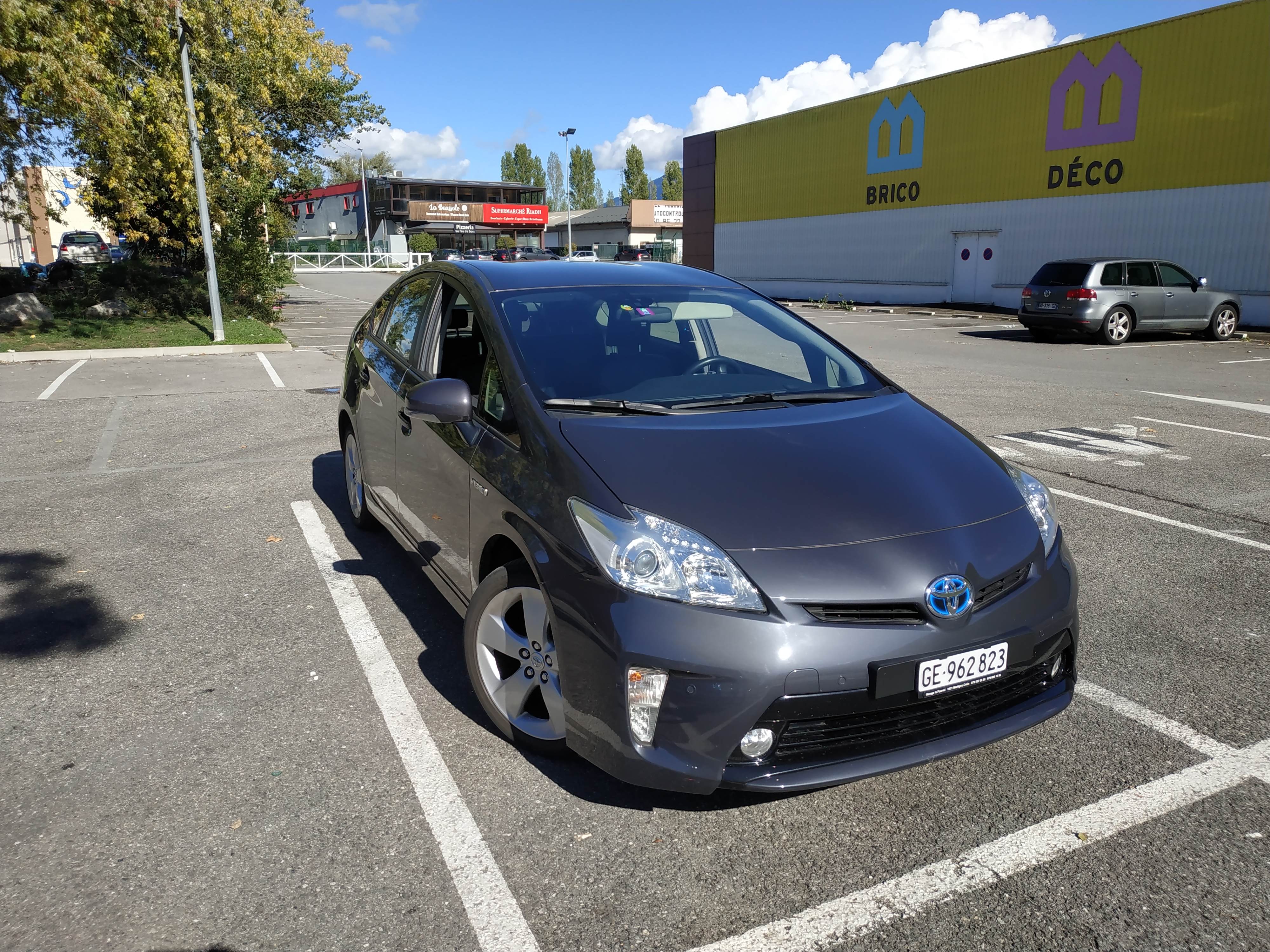 TOYOTA Prius 1.8 16V HSD Sol Premium