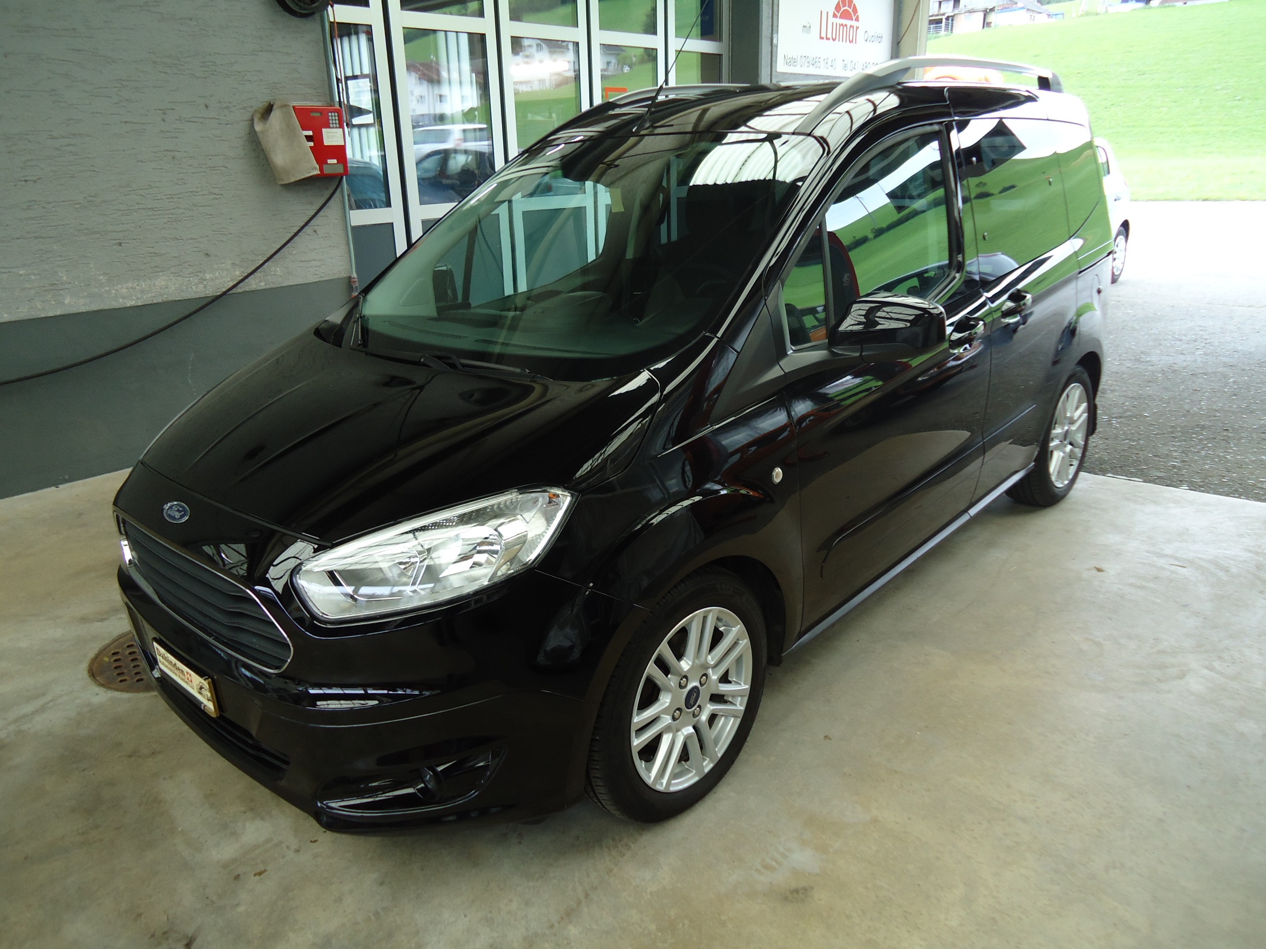 FORD Tourneo Courier 1.0 SCTi Titanium