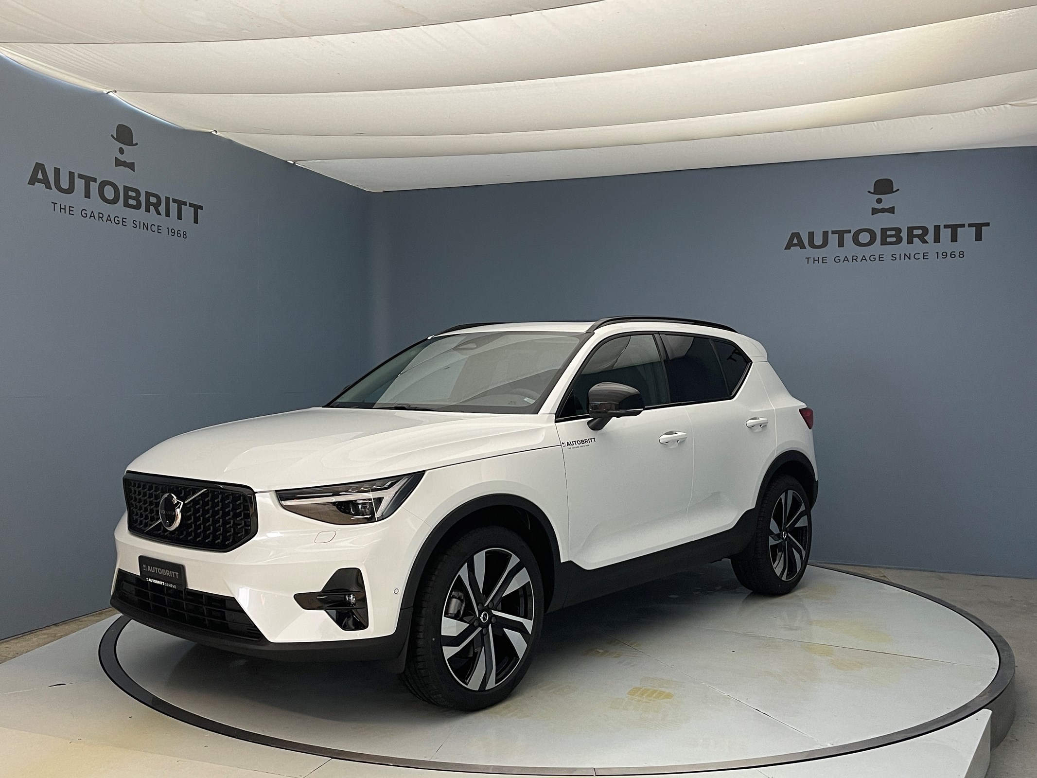 VOLVO XC40 2.0 B4 MH Ultra Dark