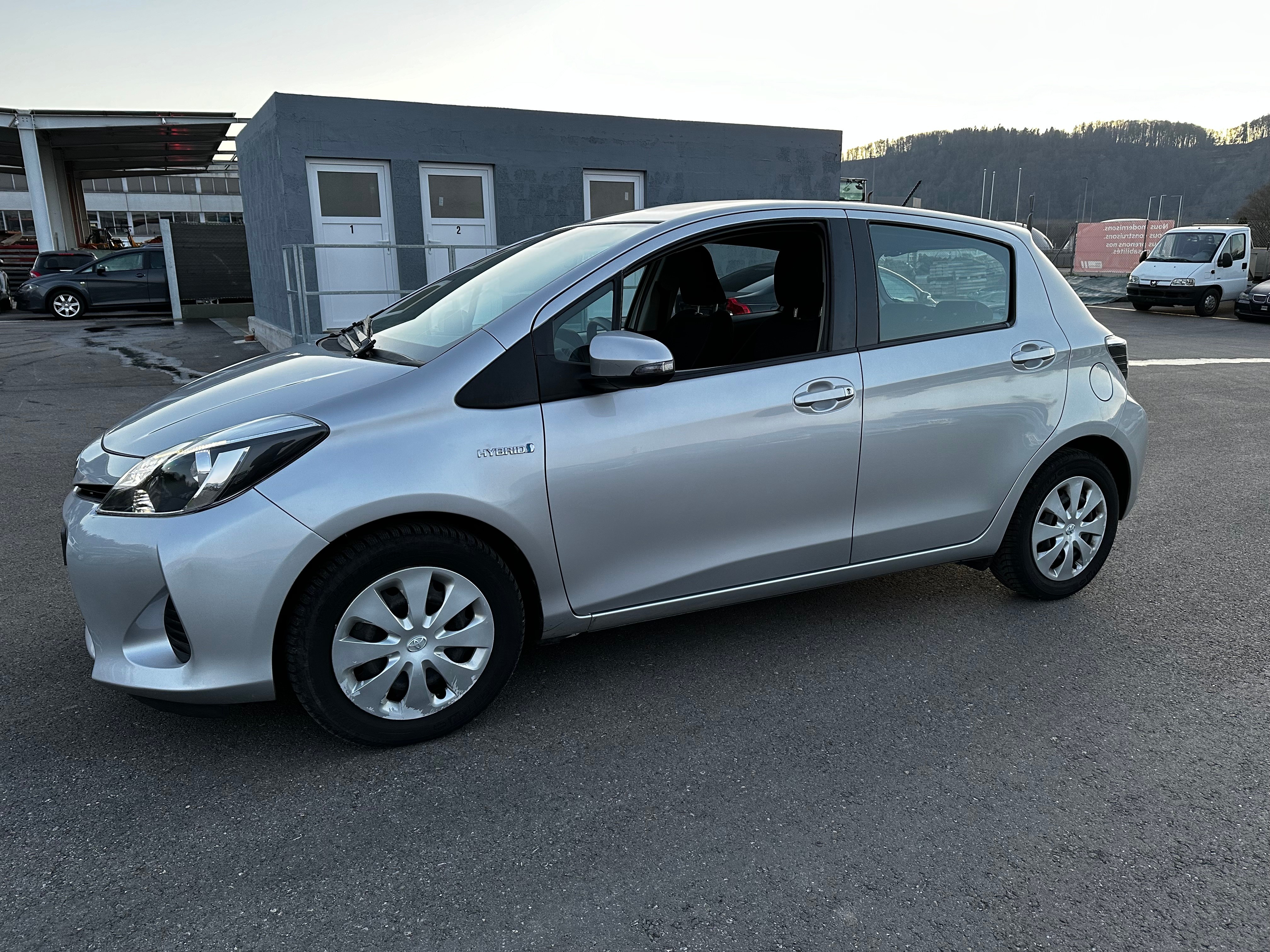 TOYOTA Yaris 1.5 VVT-i Hybrid Luna CVT