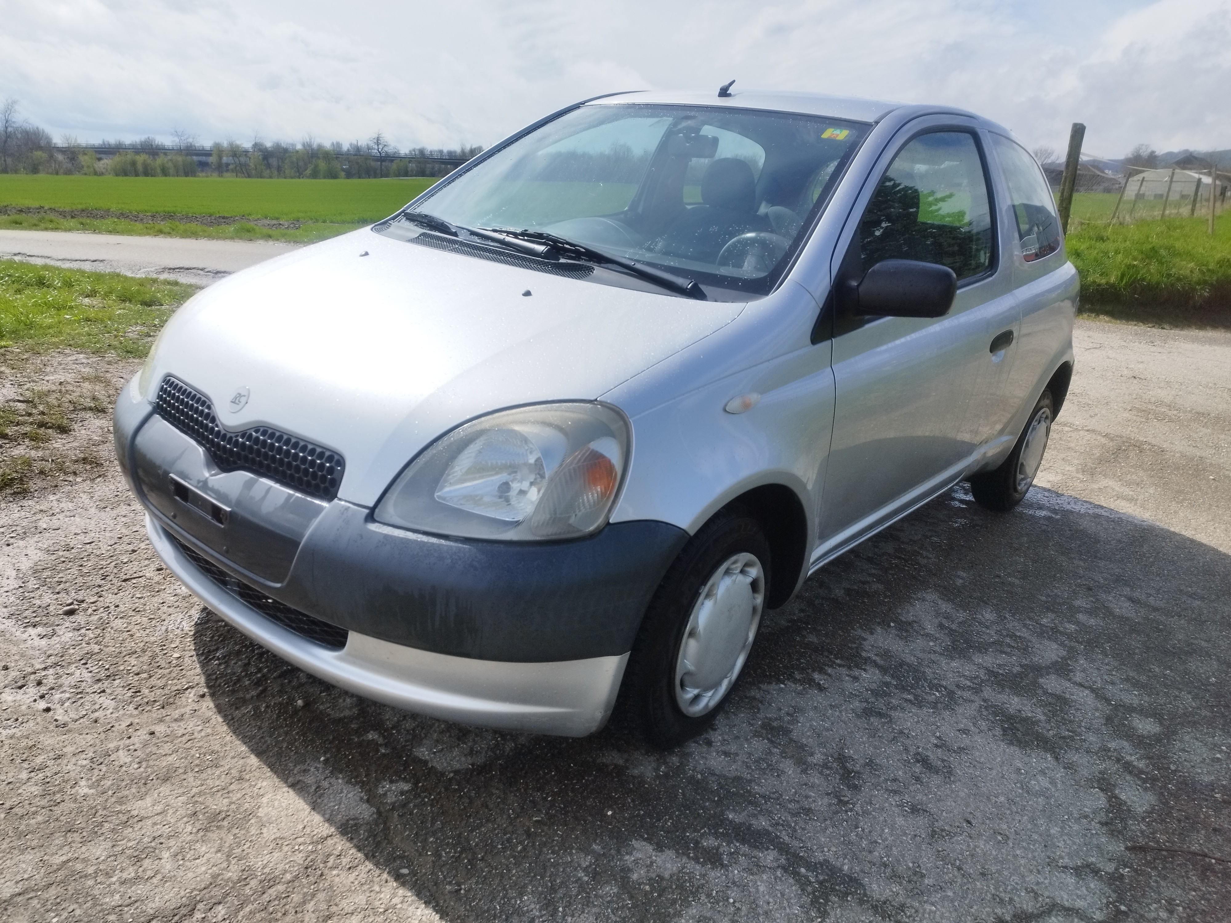 TOYOTA Yaris 1.0 Linea Luna