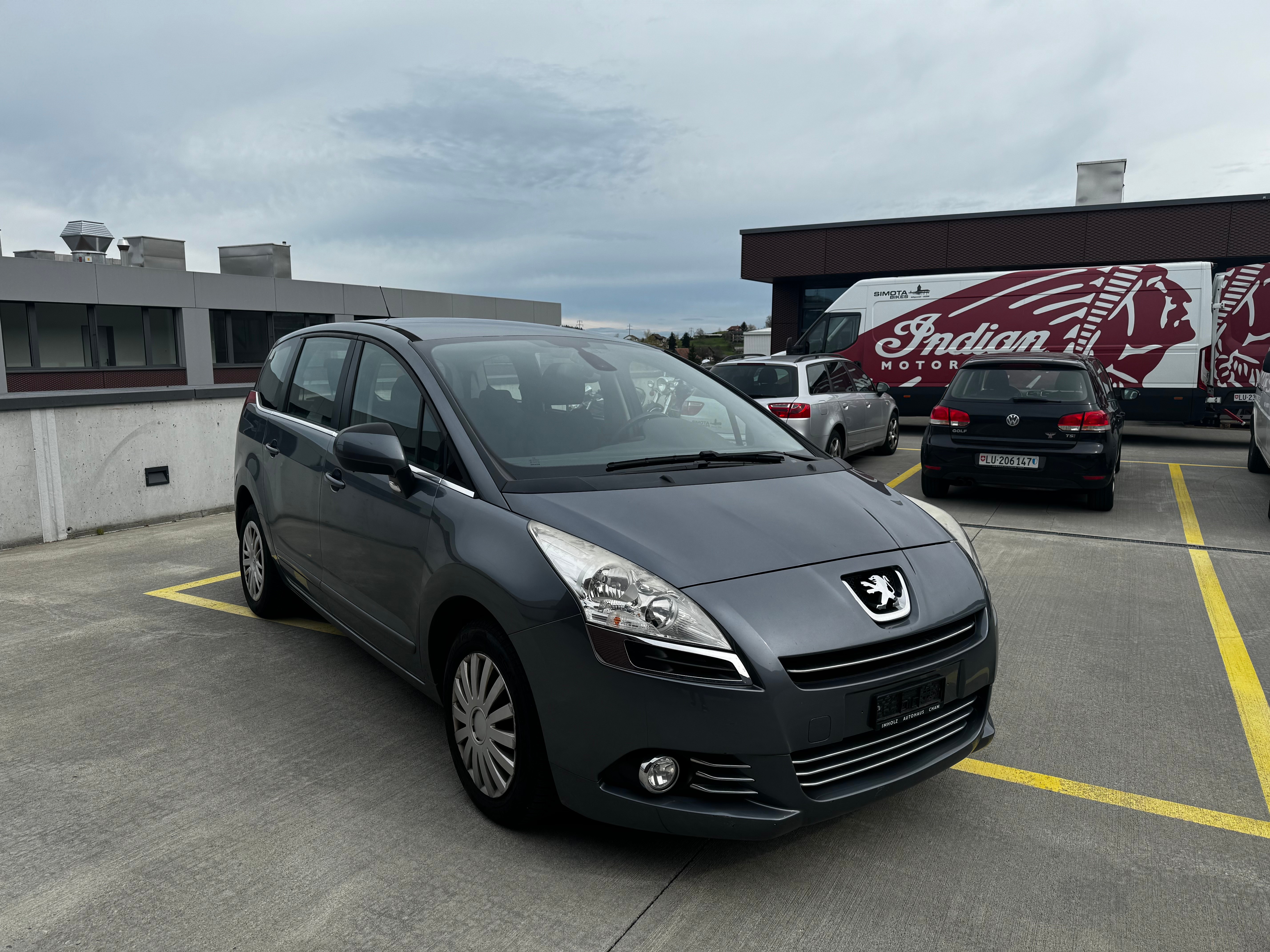 PEUGEOT 5008 1.6 16V T Family