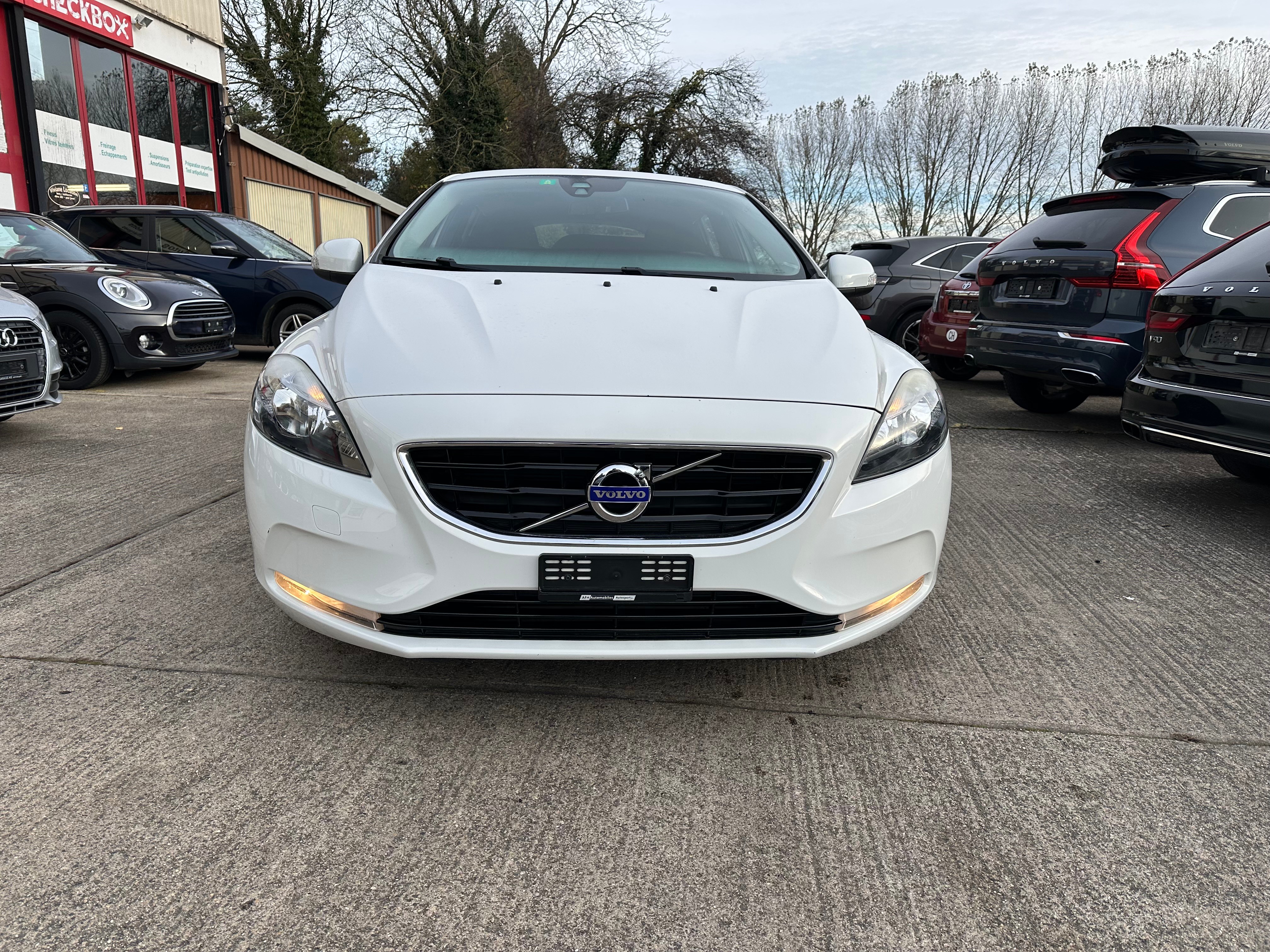 VOLVO V40 D2 Momentum