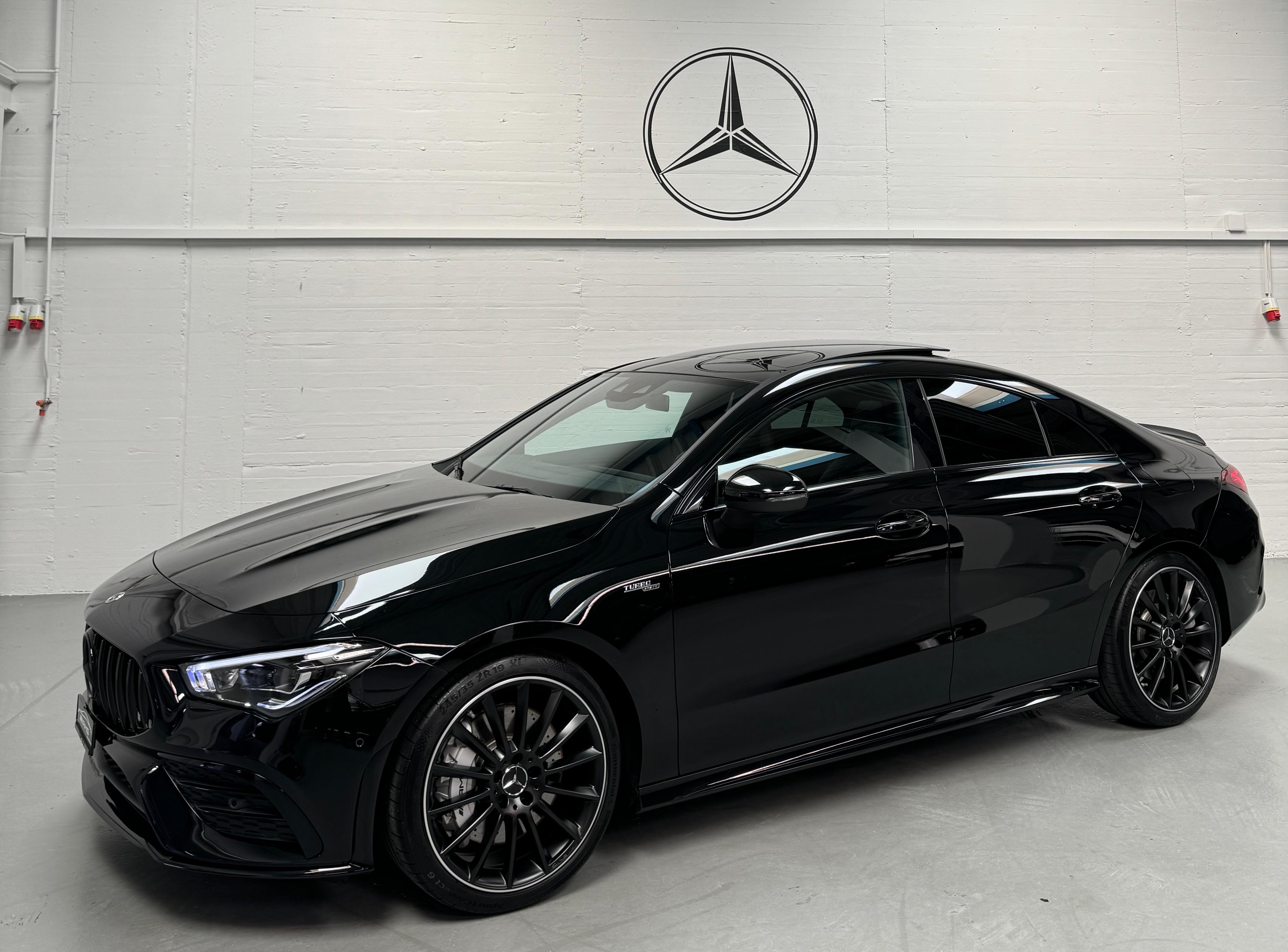 MERCEDES-BENZ CLA 35 AMG All Black Performance 4Matic 7G-DCT 5Jahre Garantie