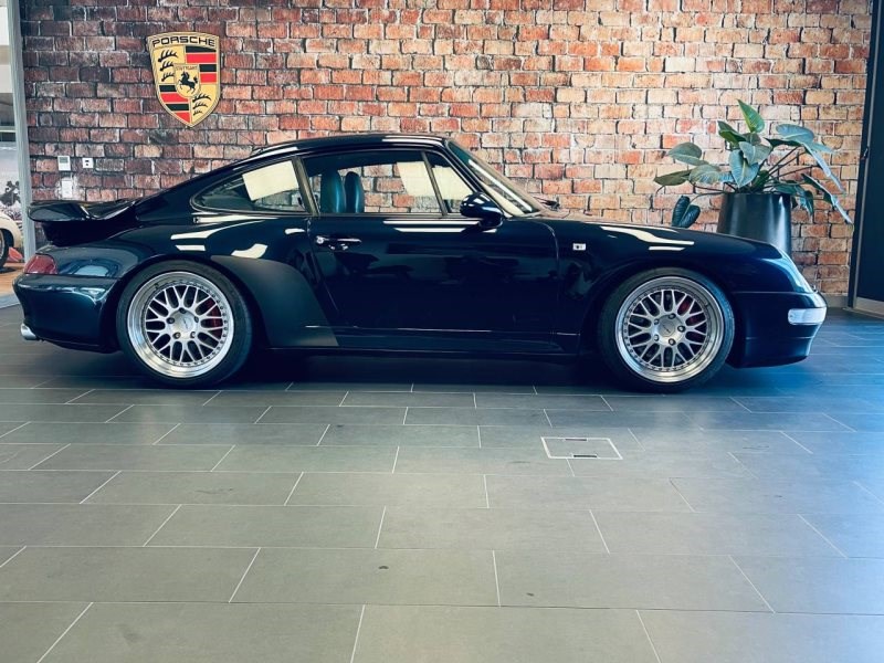 PORSCHE 911 Turbo