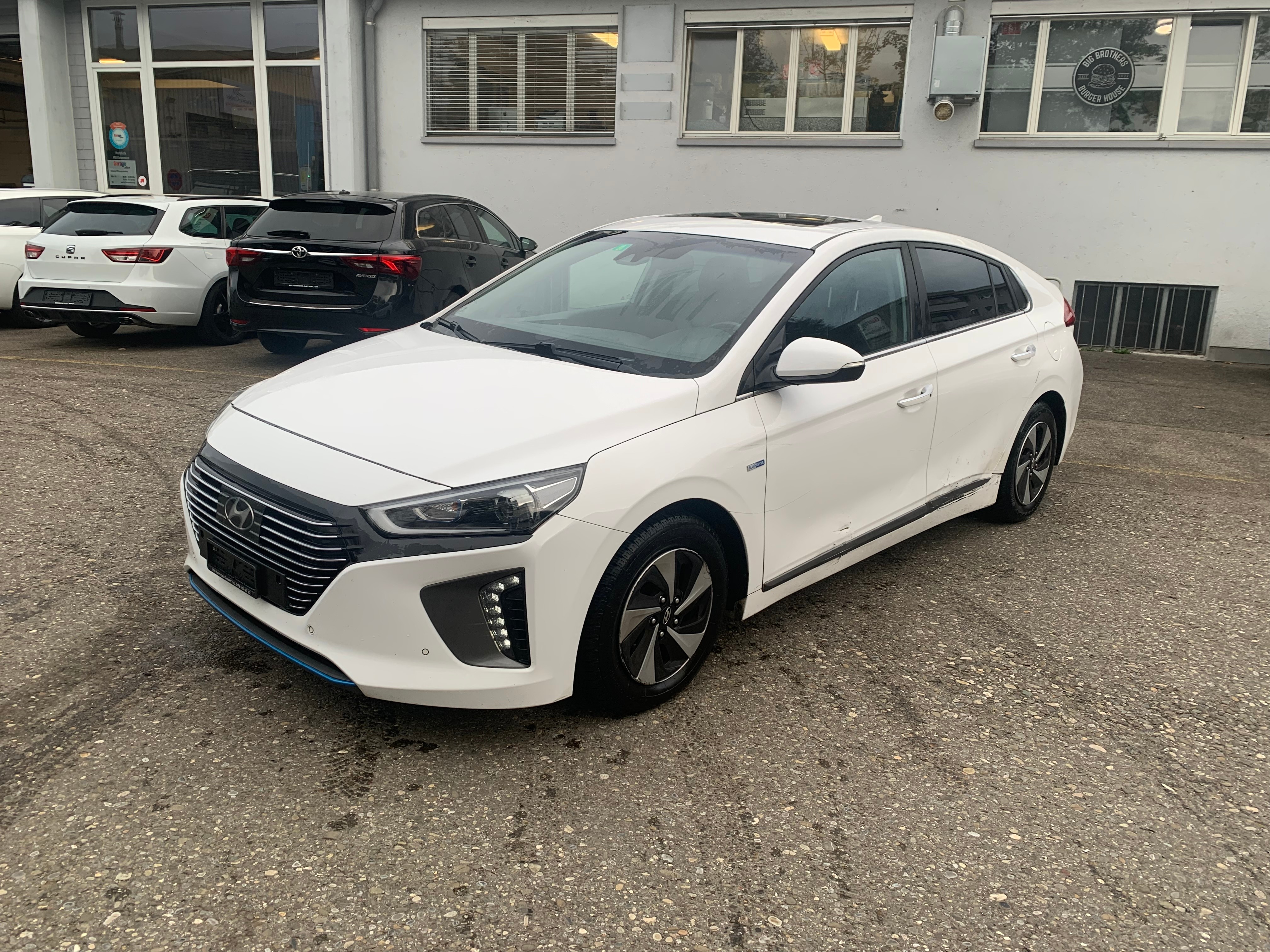 HYUNDAI Ioniq 1.6 GDi HEV Launch DCT