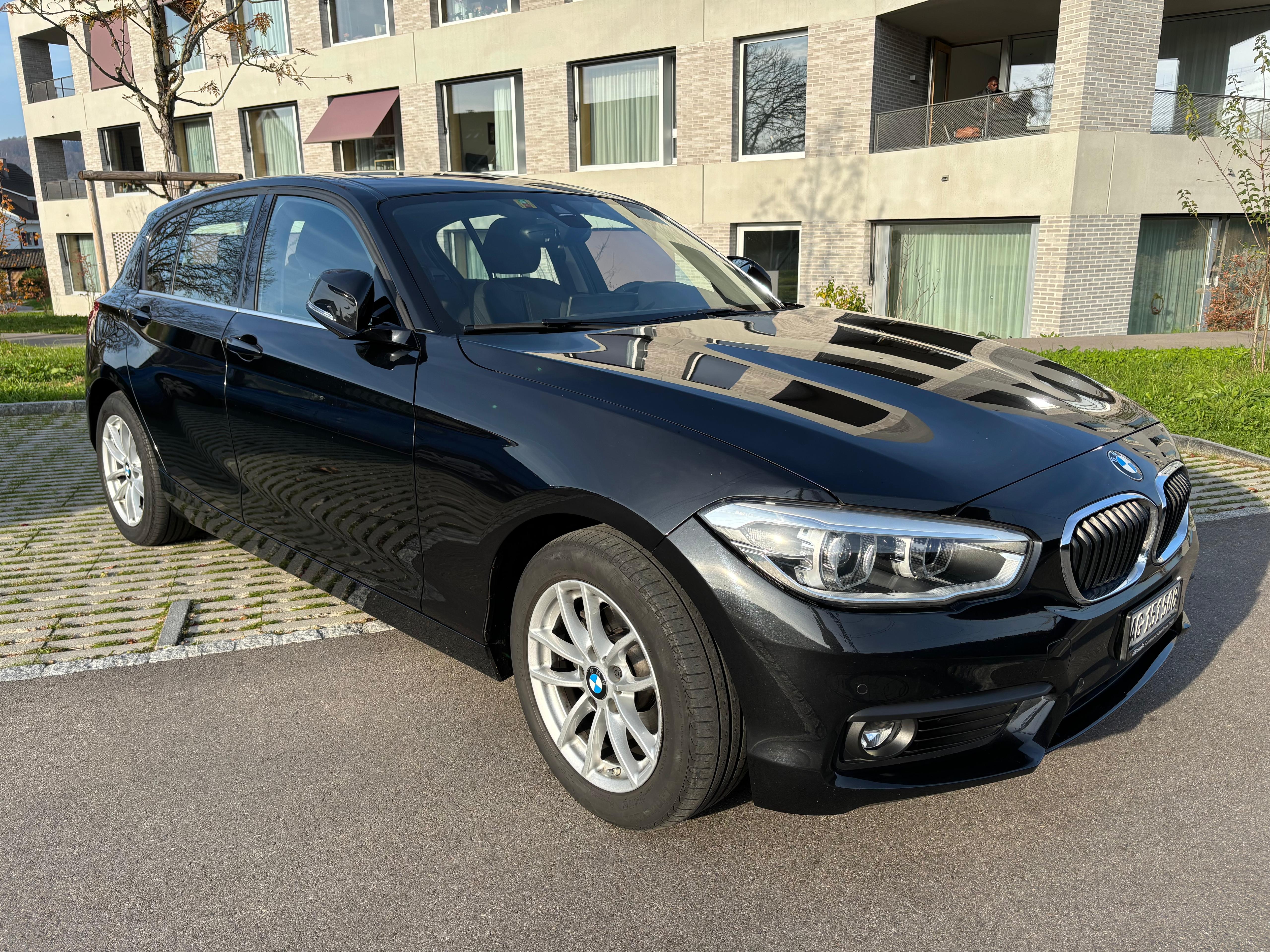 BMW 118i Steptronic mit Schiebedach