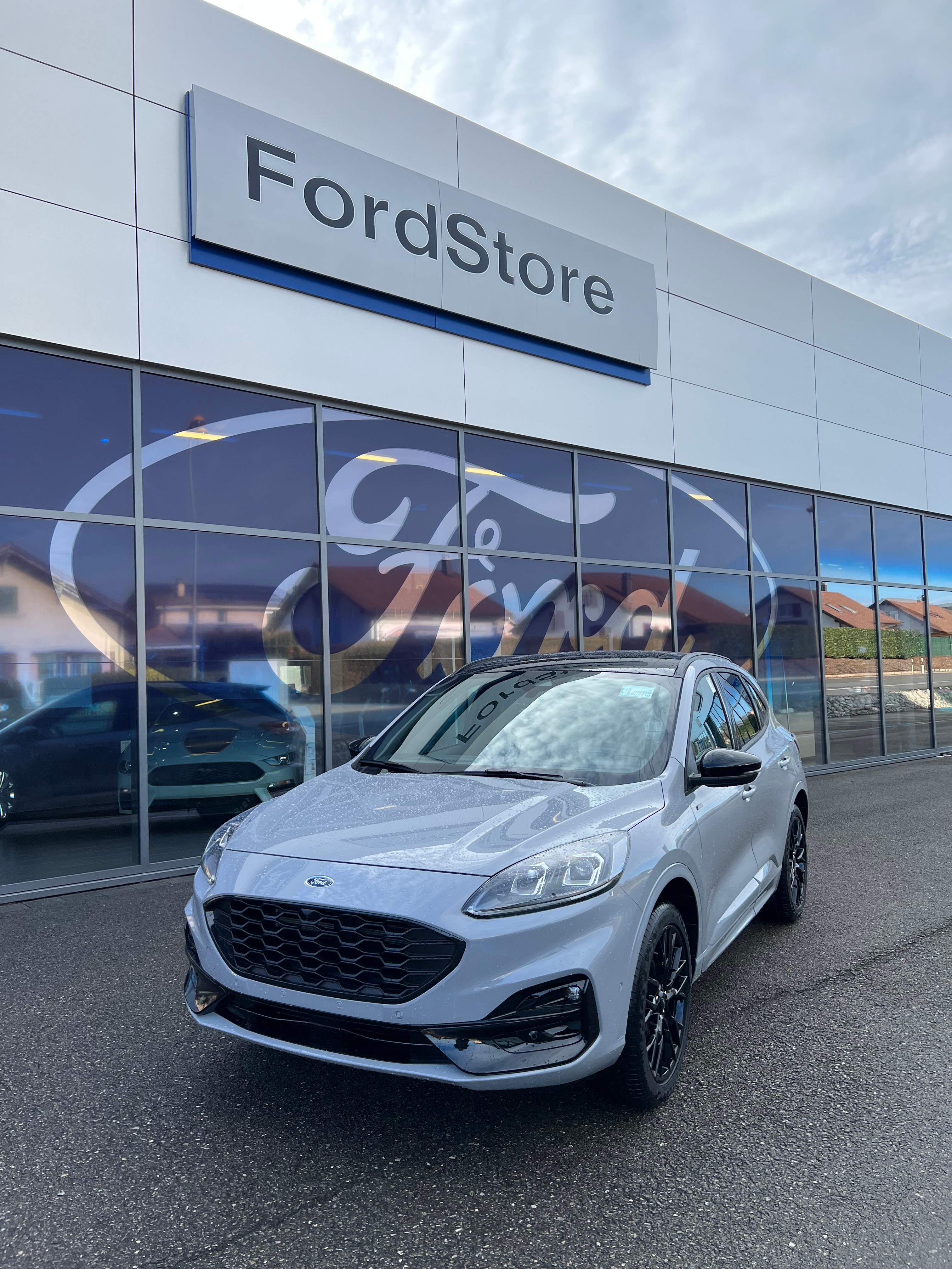 FORD Kuga 2.5 Hybrid Graphite Tech FHEV/4x4