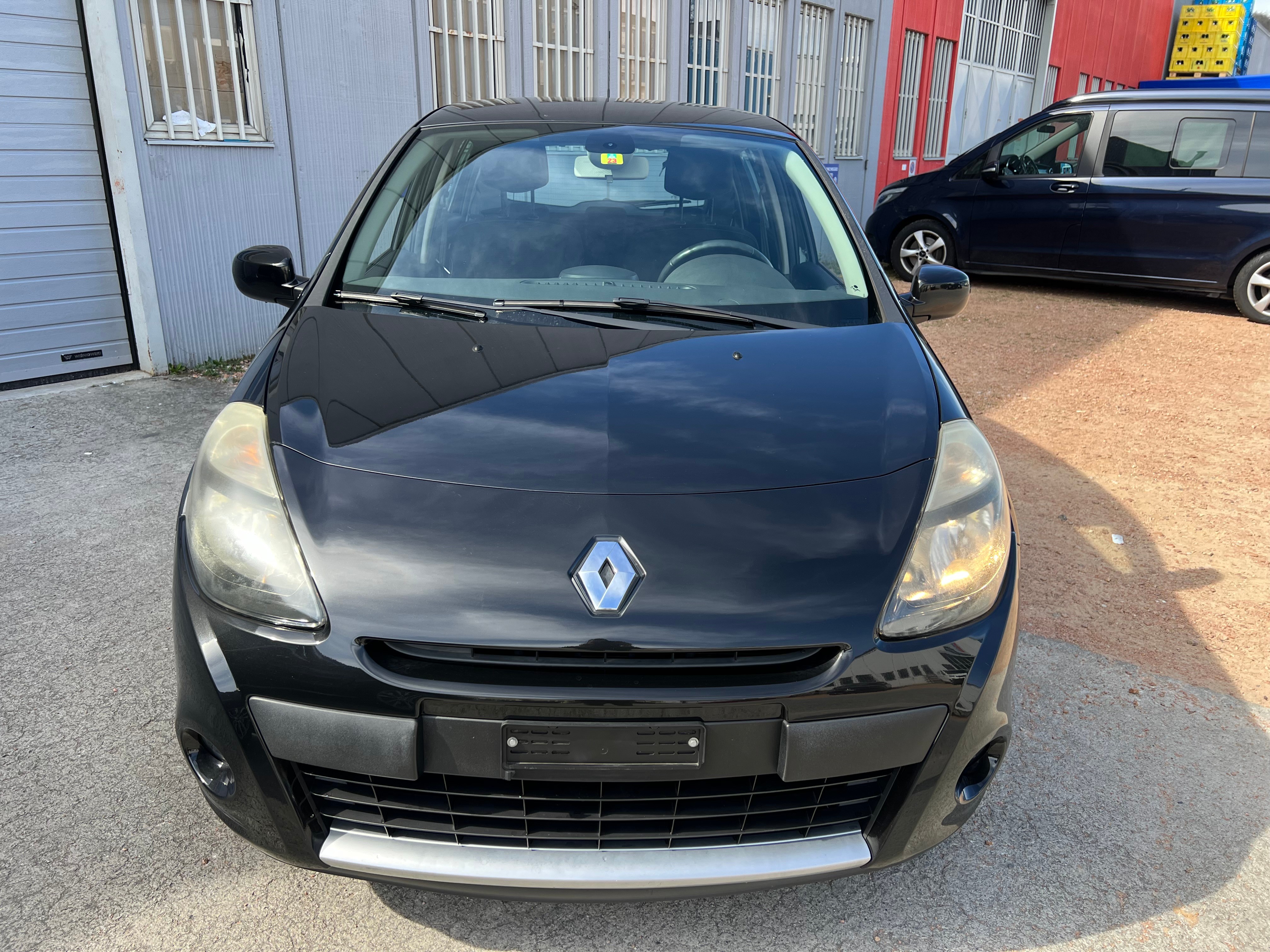 RENAULT Clio 1.6 16V Dynamique Automatic