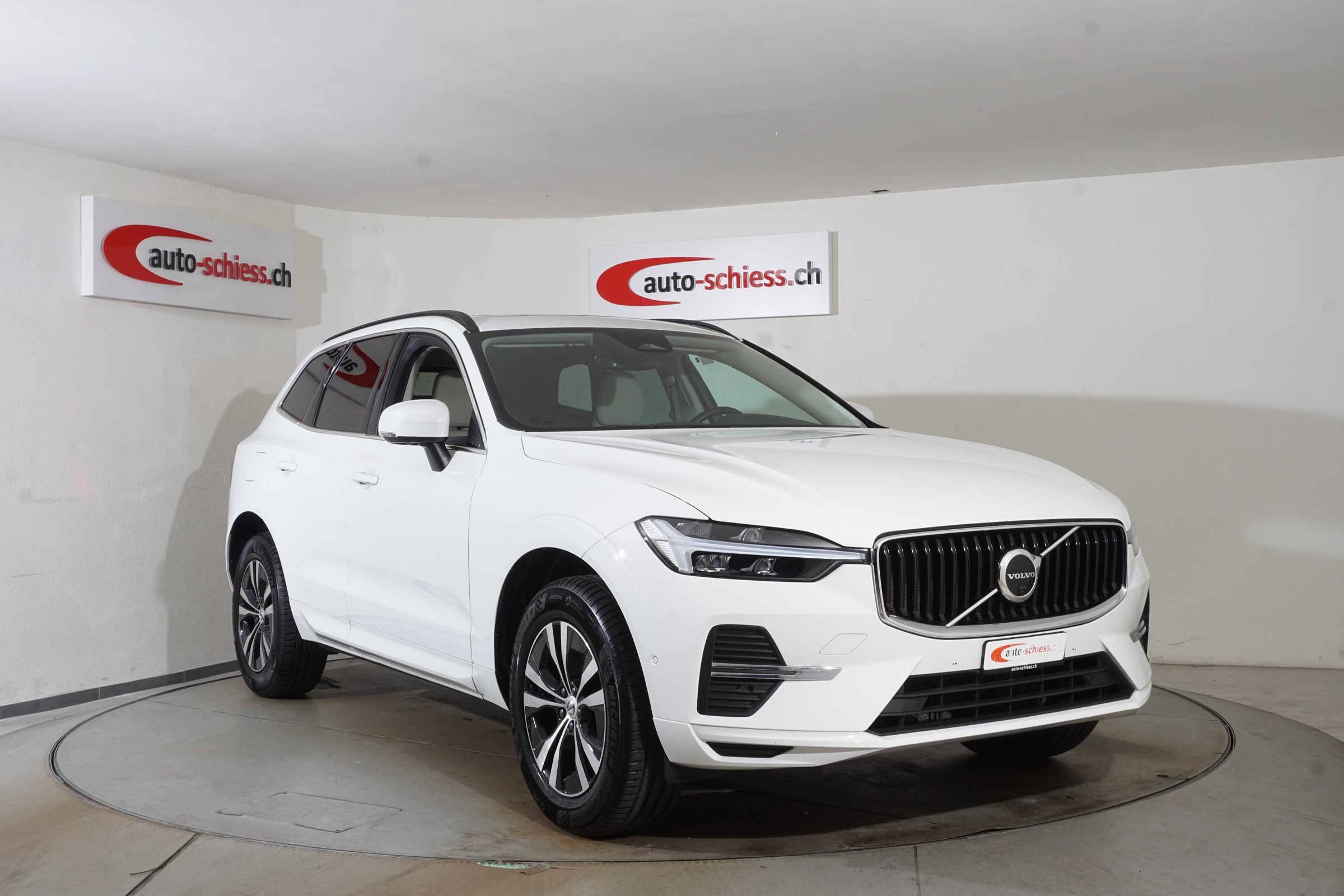 VOLVO XC60 B4 Benzin Mild Hybrid Momentum Geartronic