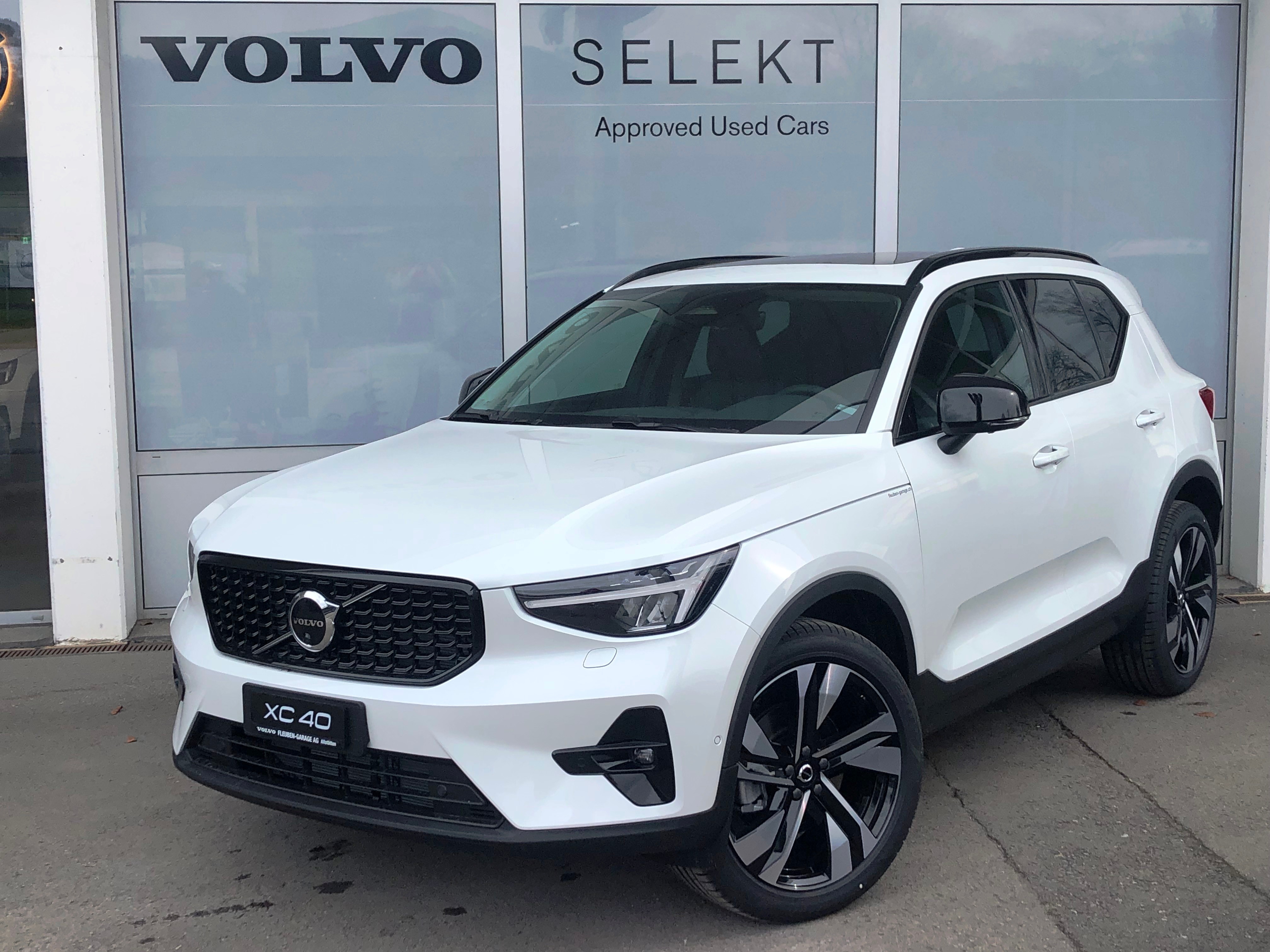 VOLVO XC40 B5 AWD Ultimate Dark