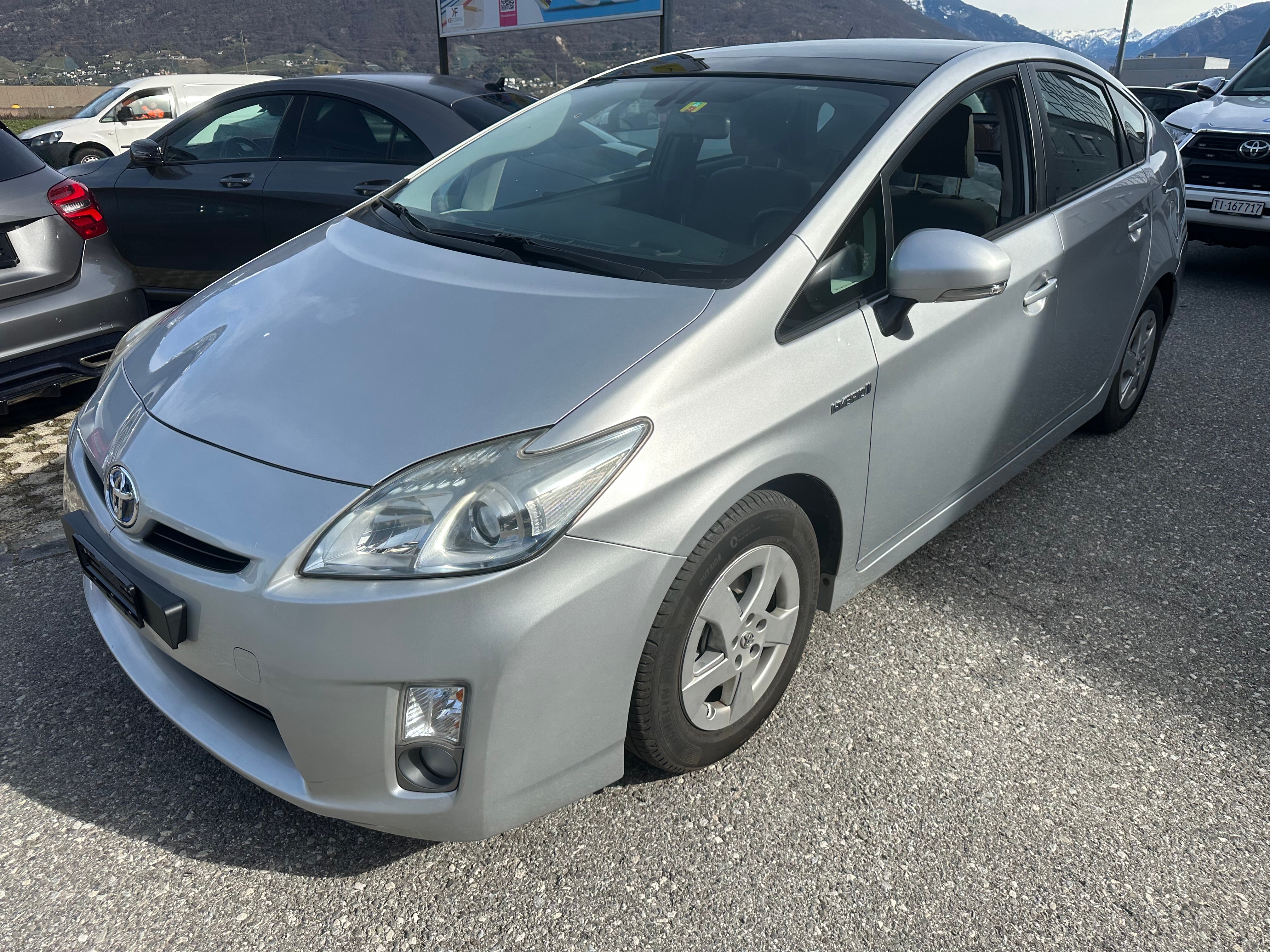 TOYOTA Prius 1.8 16V HSD Sol