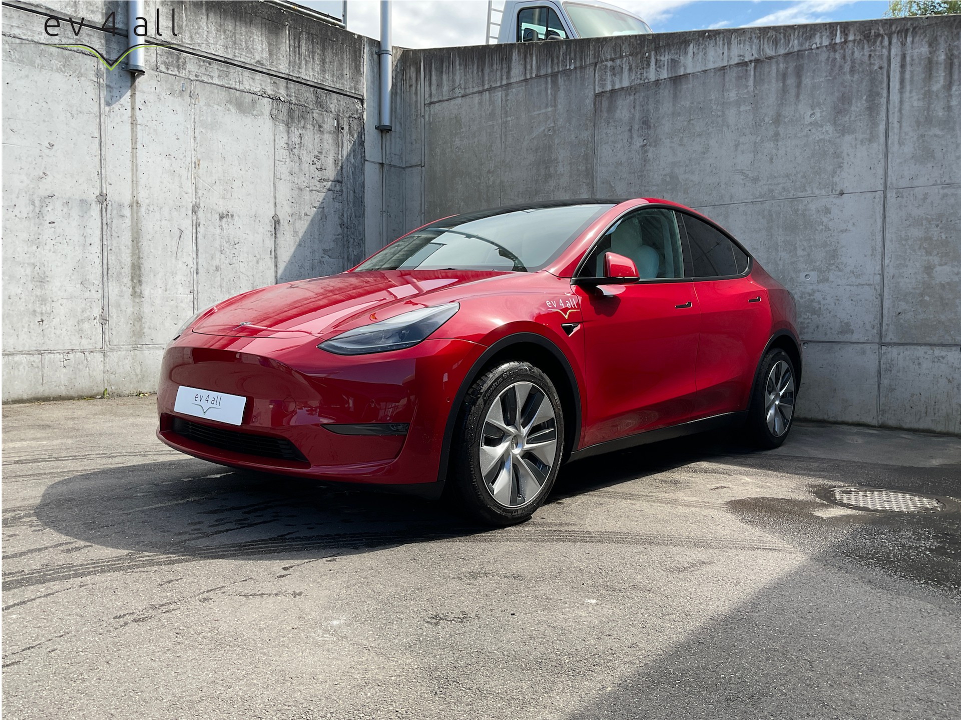 TESLA Model Y Long Range, 4x4, heat pump, full warranty, panoramic roof, AP3, FSD, MCU2 (Netflix)