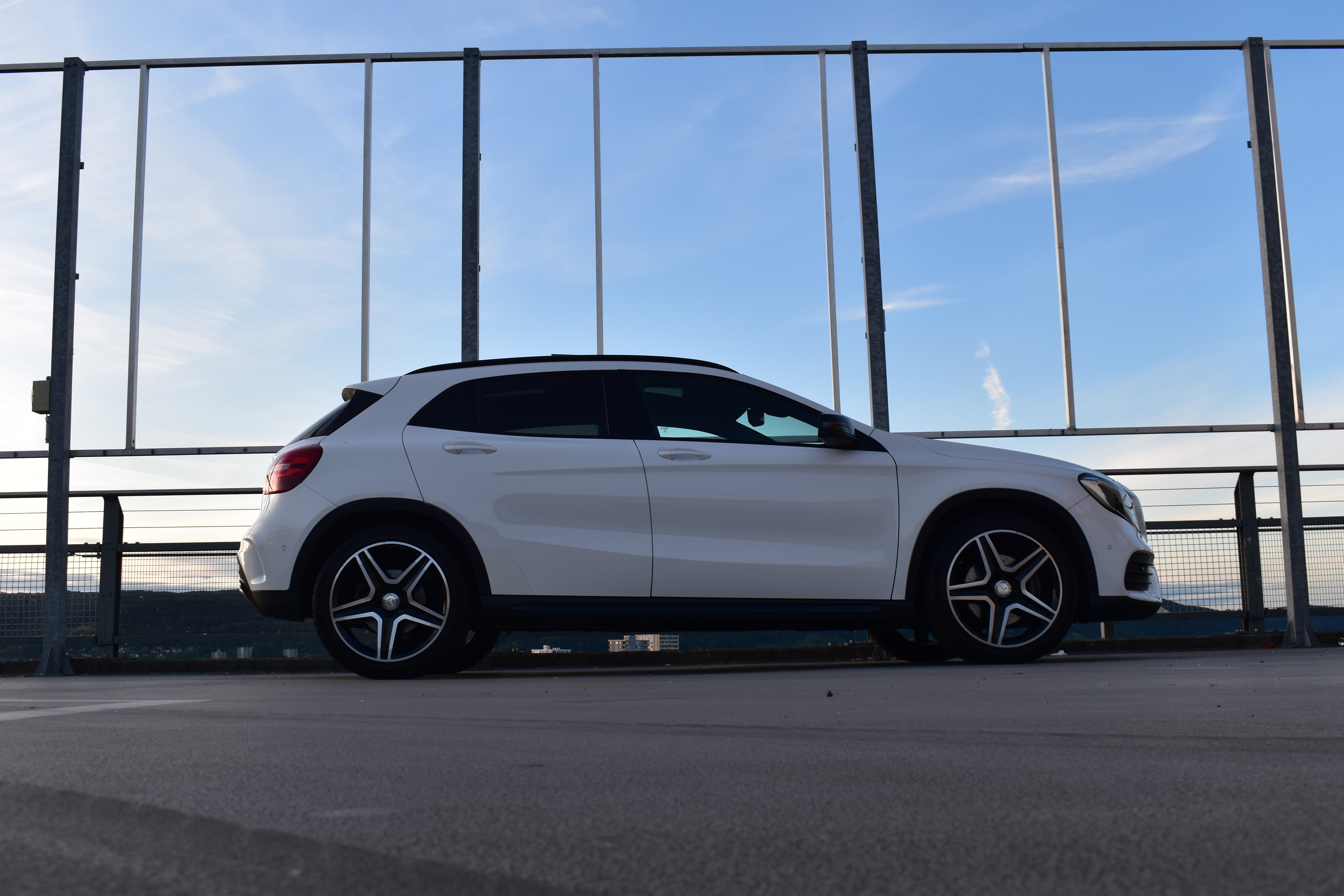 MERCEDES-BENZ GLA 250 AMG LINE NIGHT 7G-DCT l 211 PS