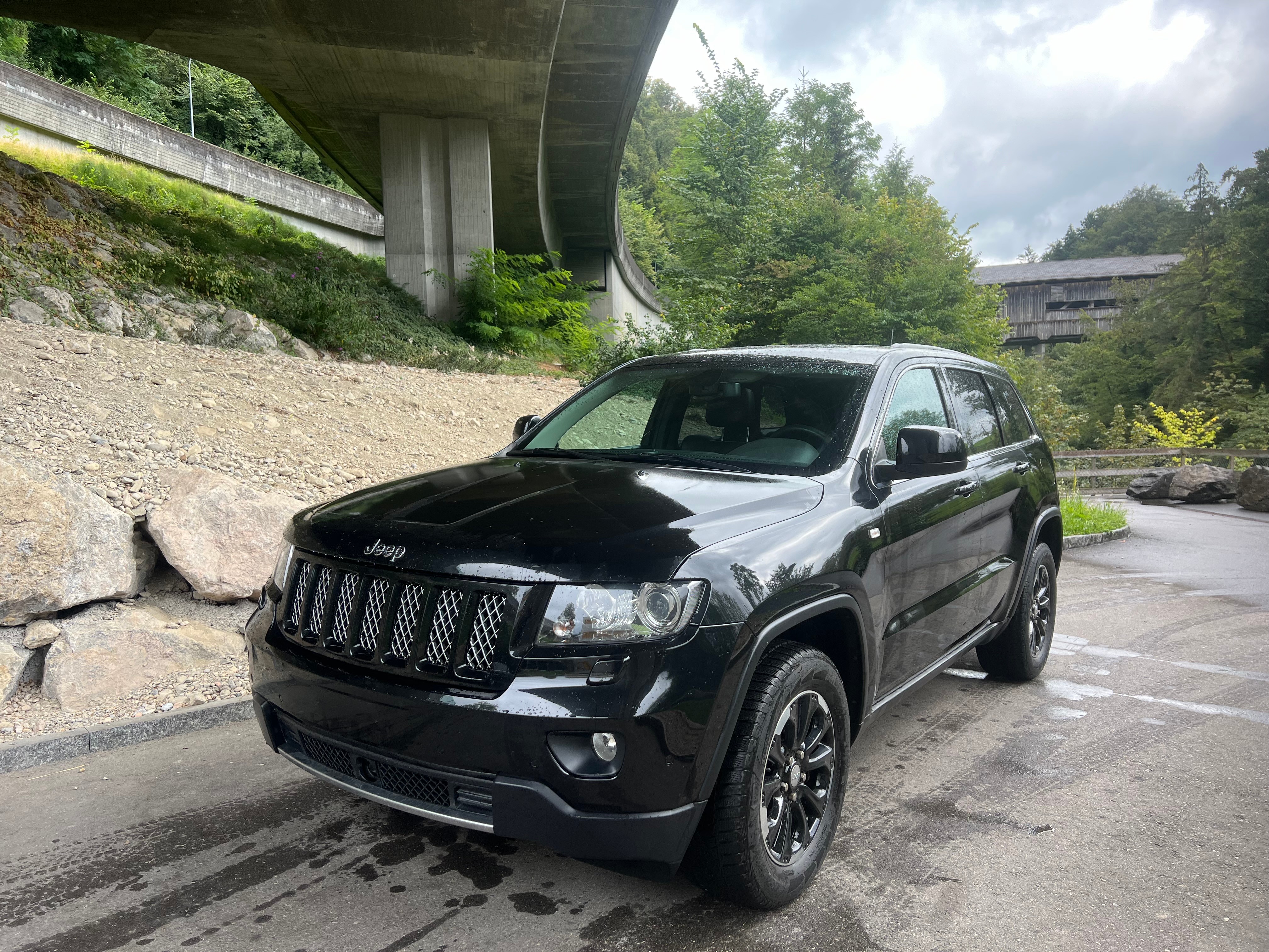 JEEP Grand Cherokee 3.0 CRD Limited Automatic das fahrzeug hatt problem mit kette, kette muss erstezt werden motor lauft