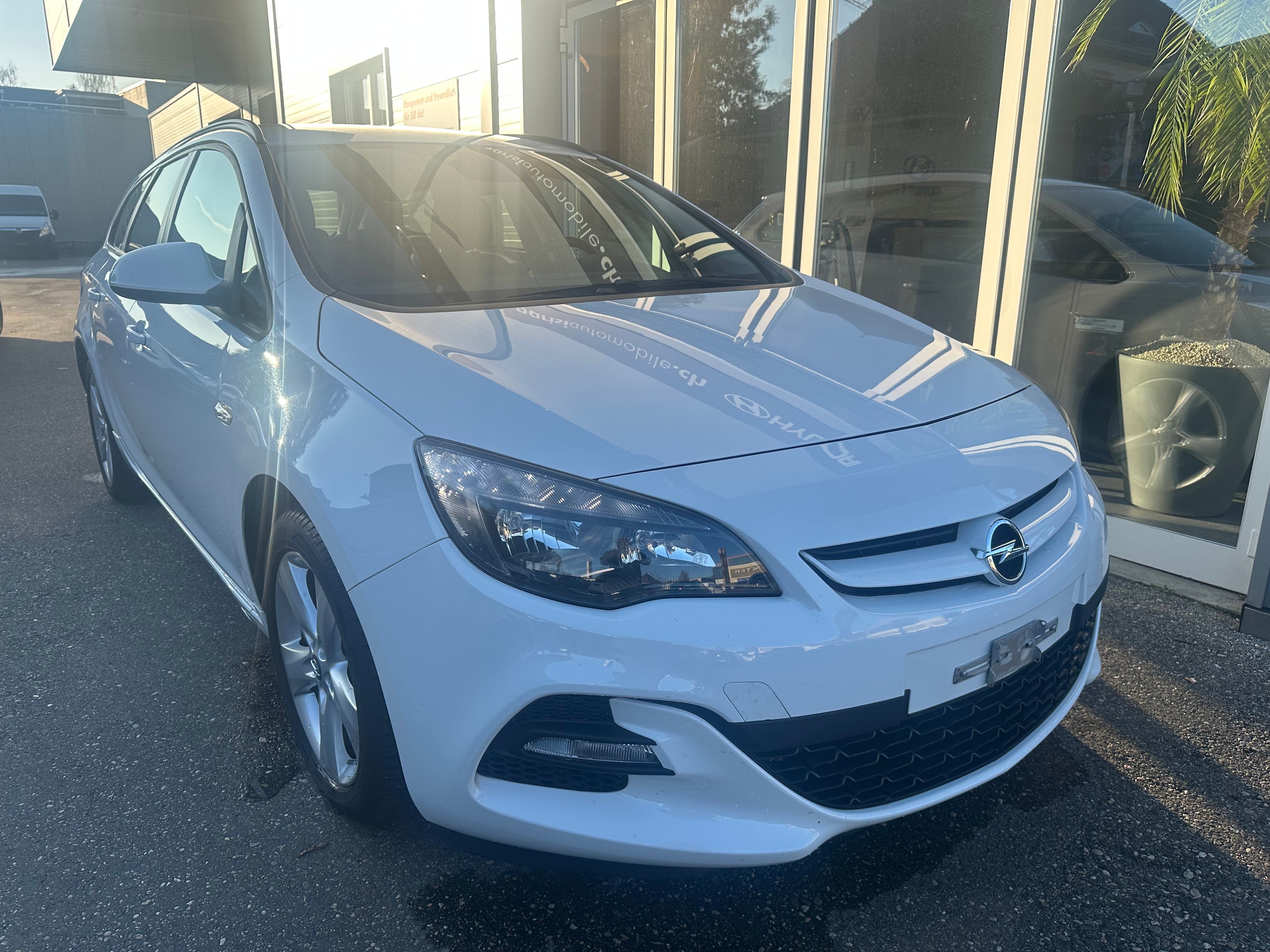 OPEL Astra SportsTourer 1.4i 16V Turbo