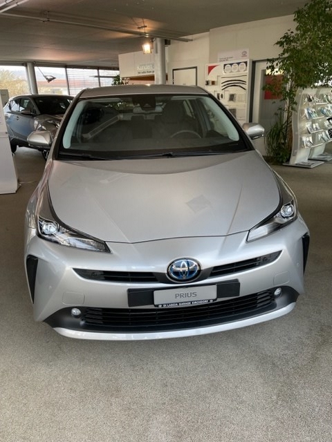 TOYOTA Prius 1.8 VVT-i HSD AWD-i Premium