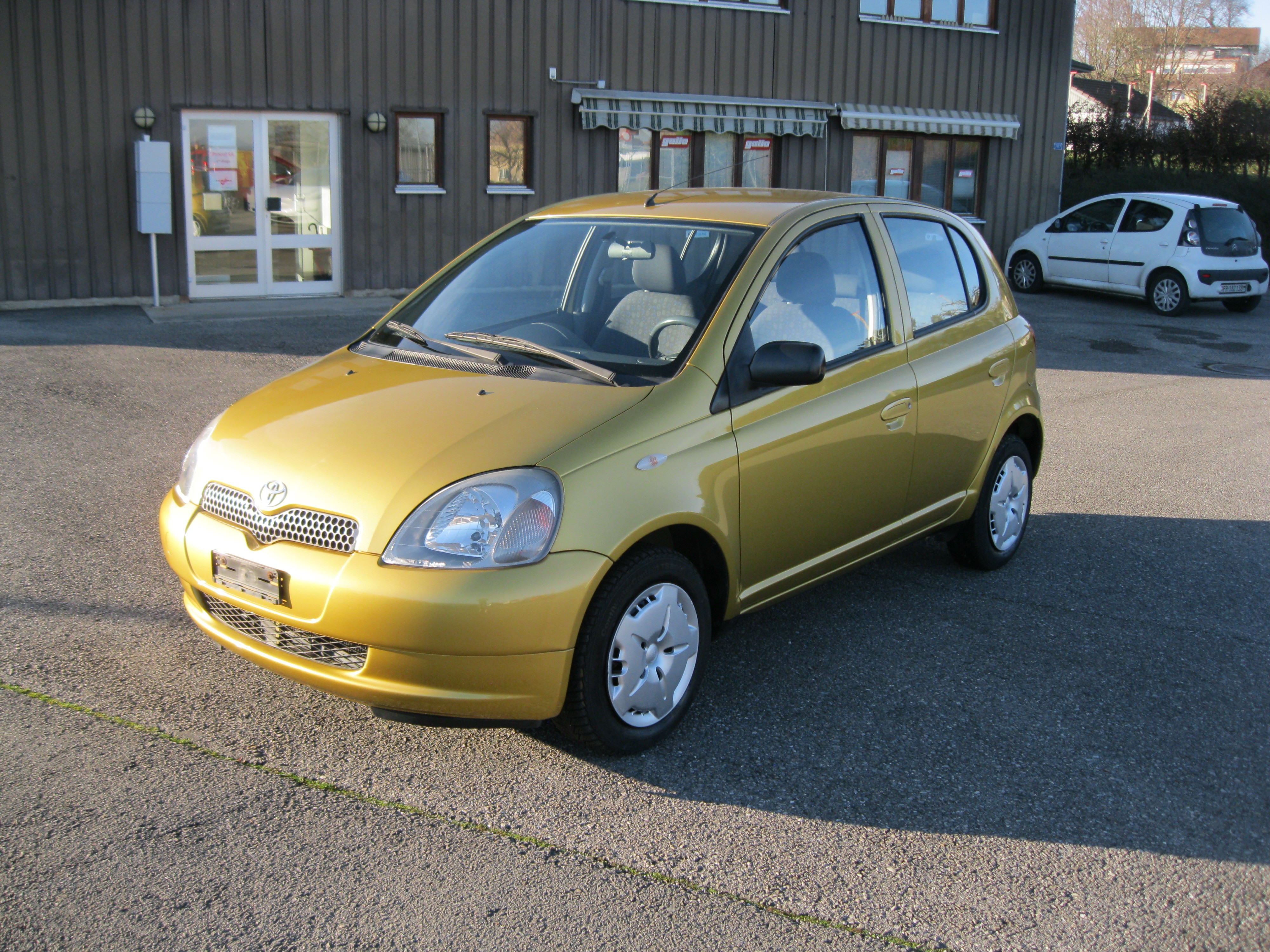 TOYOTA Yaris 1.0 Linea Luna