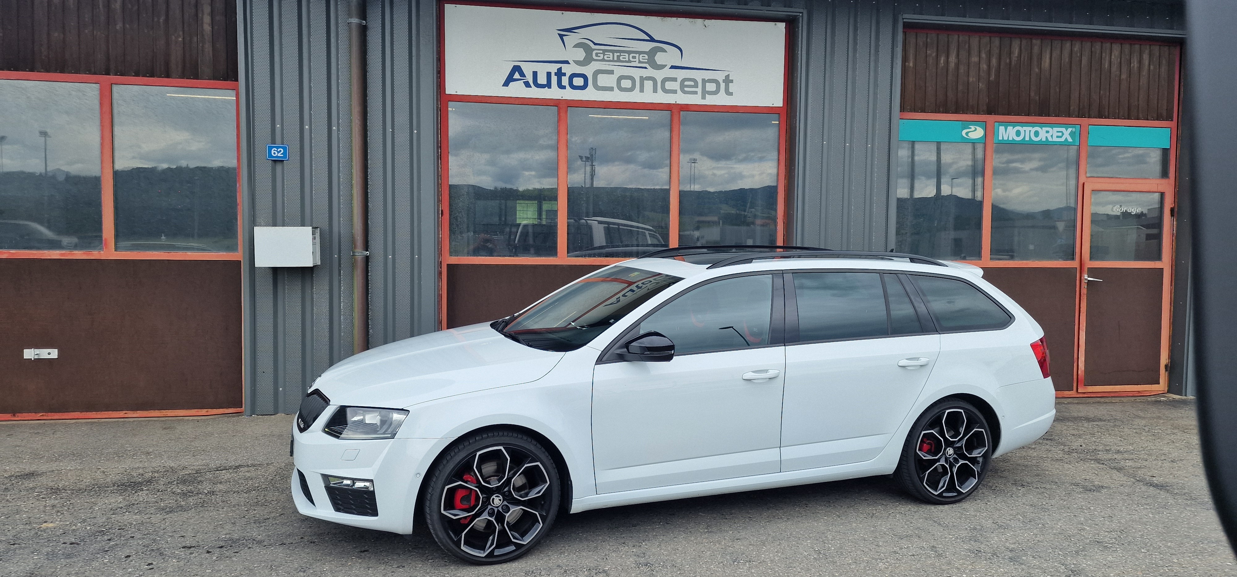 SKODA Octavia Combi 2.0 TSI RS 230 DSG