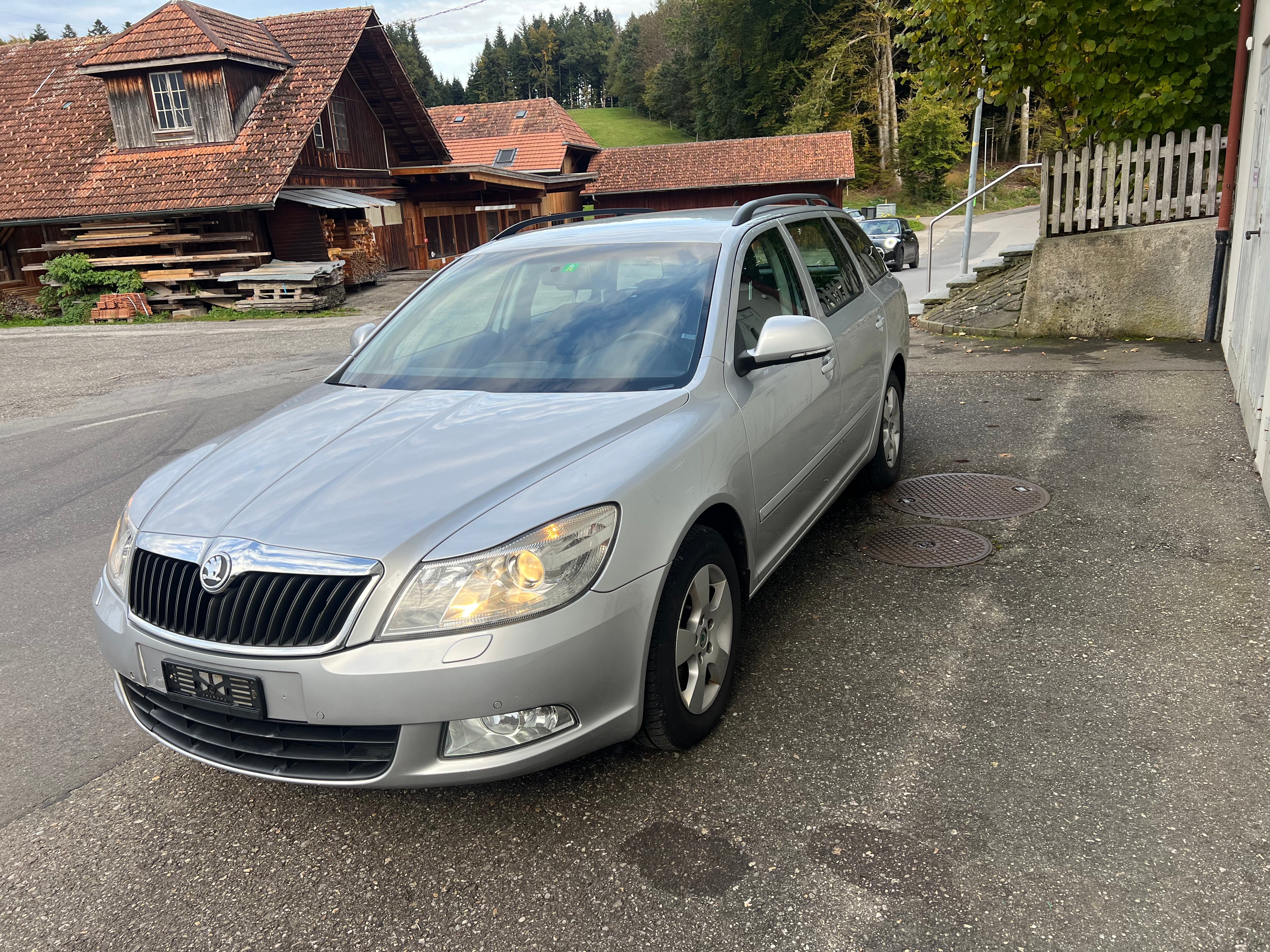 SKODA Octavia Combi 1.8 TSI Ambiente DSG