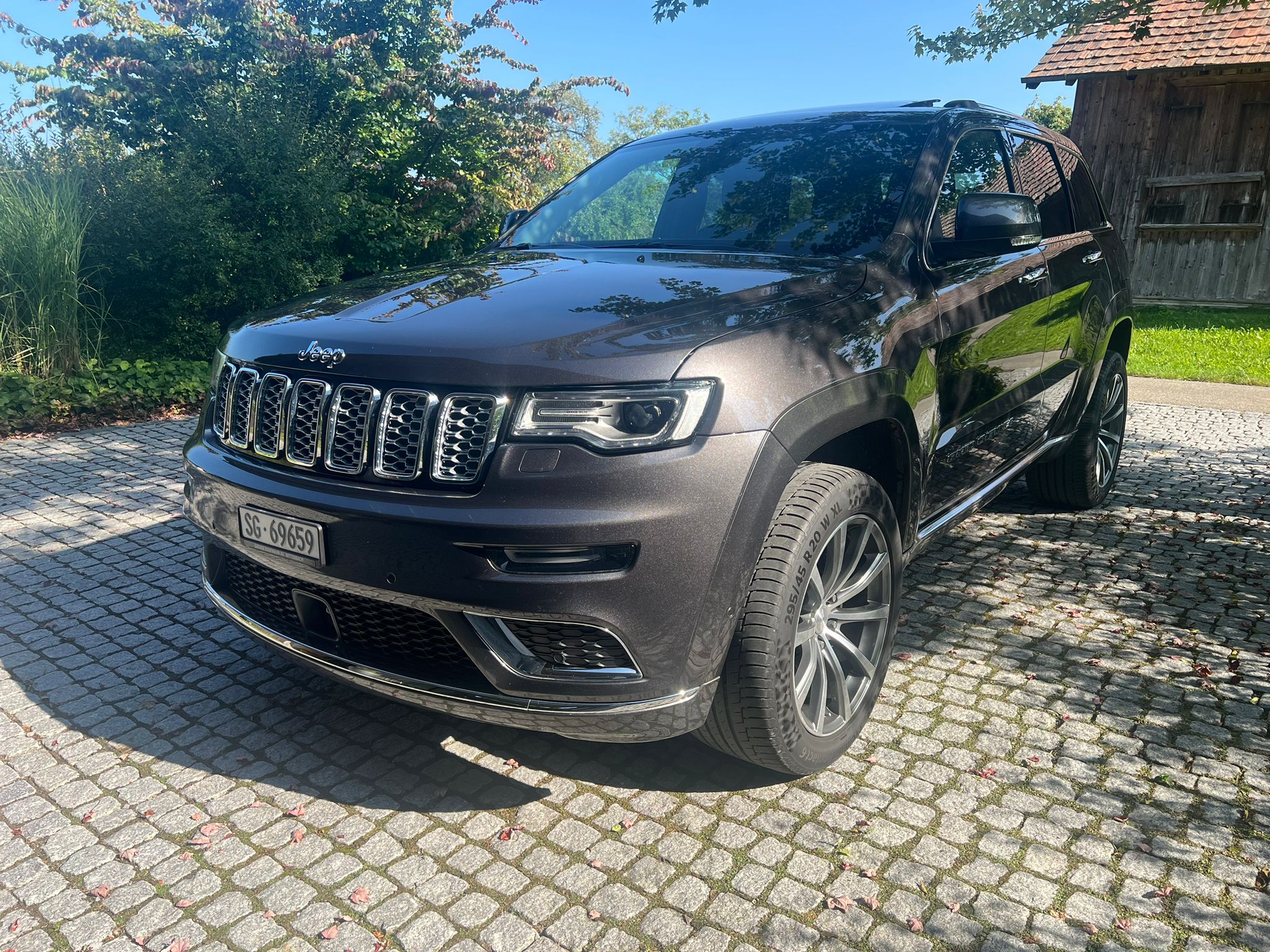 JEEP Grand Cherokee 5.7 V8 HEMI Summit Automatic