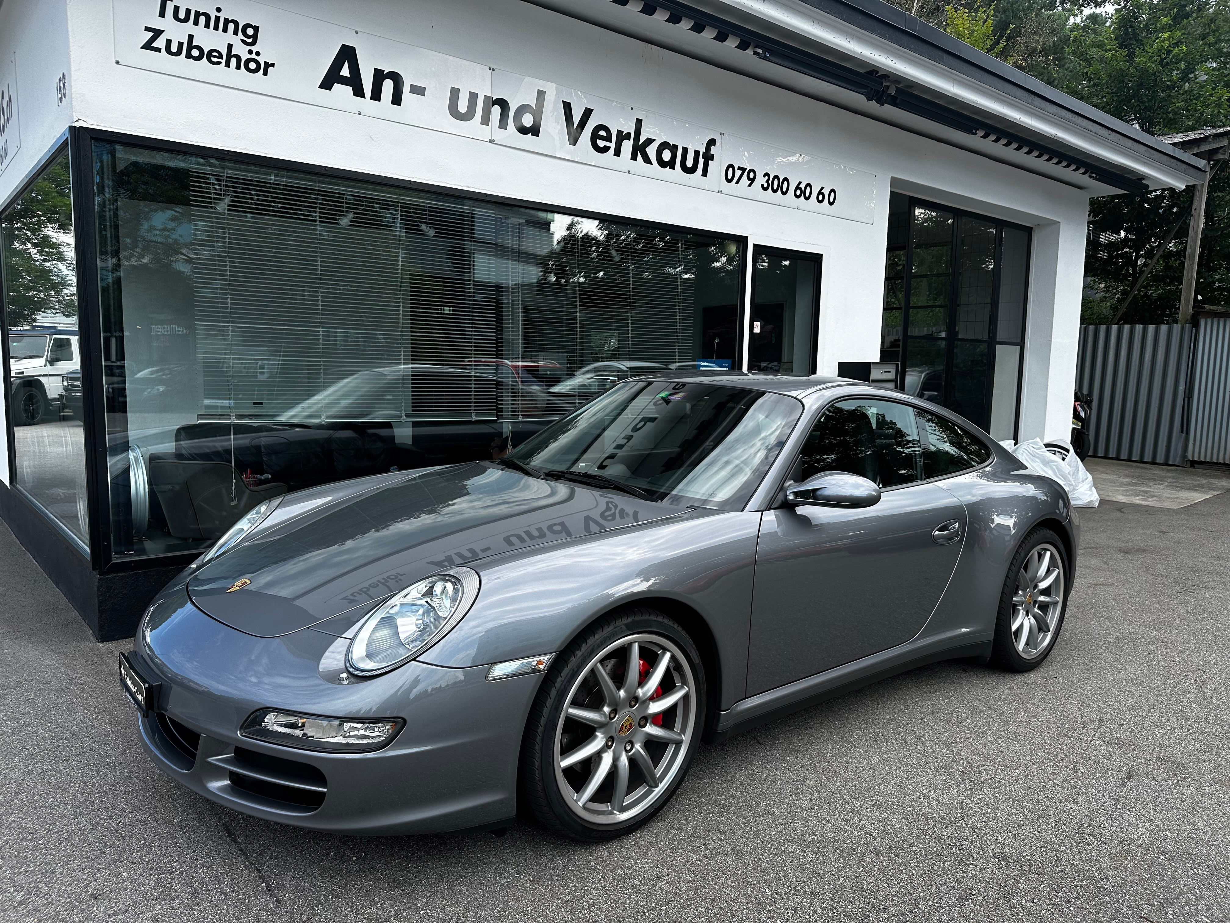 PORSCHE 911 Carrera 4S