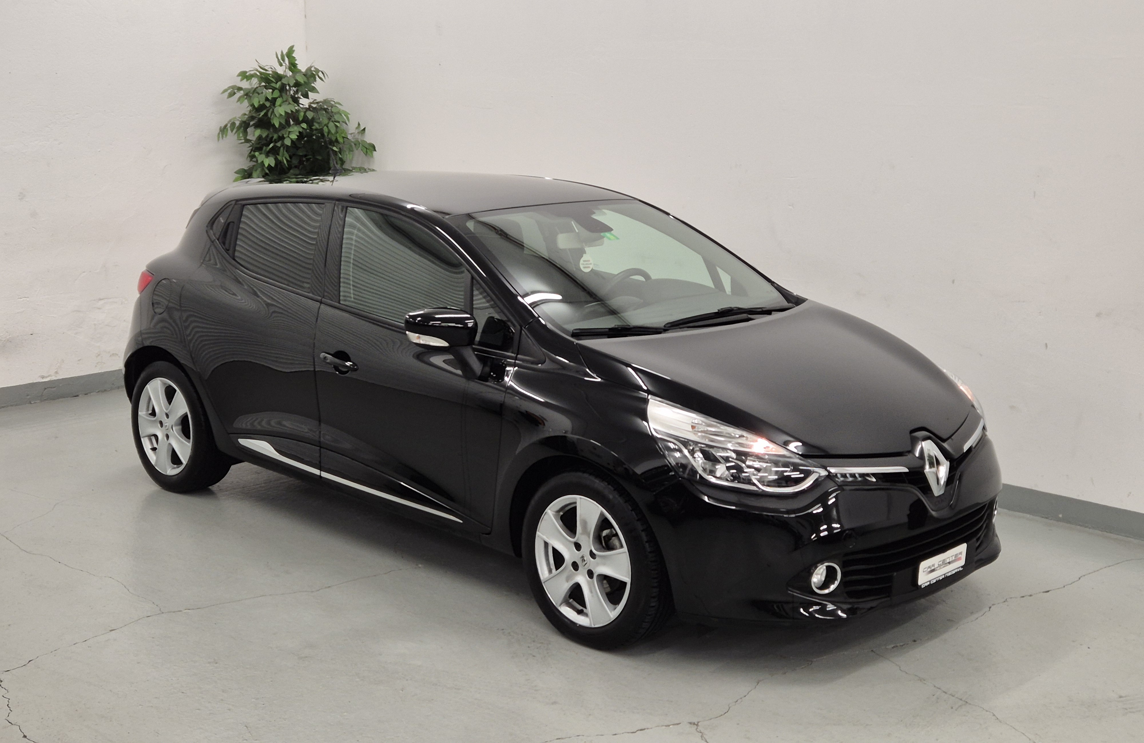 RENAULT Clio 1.2 16V T Dynamique EDC