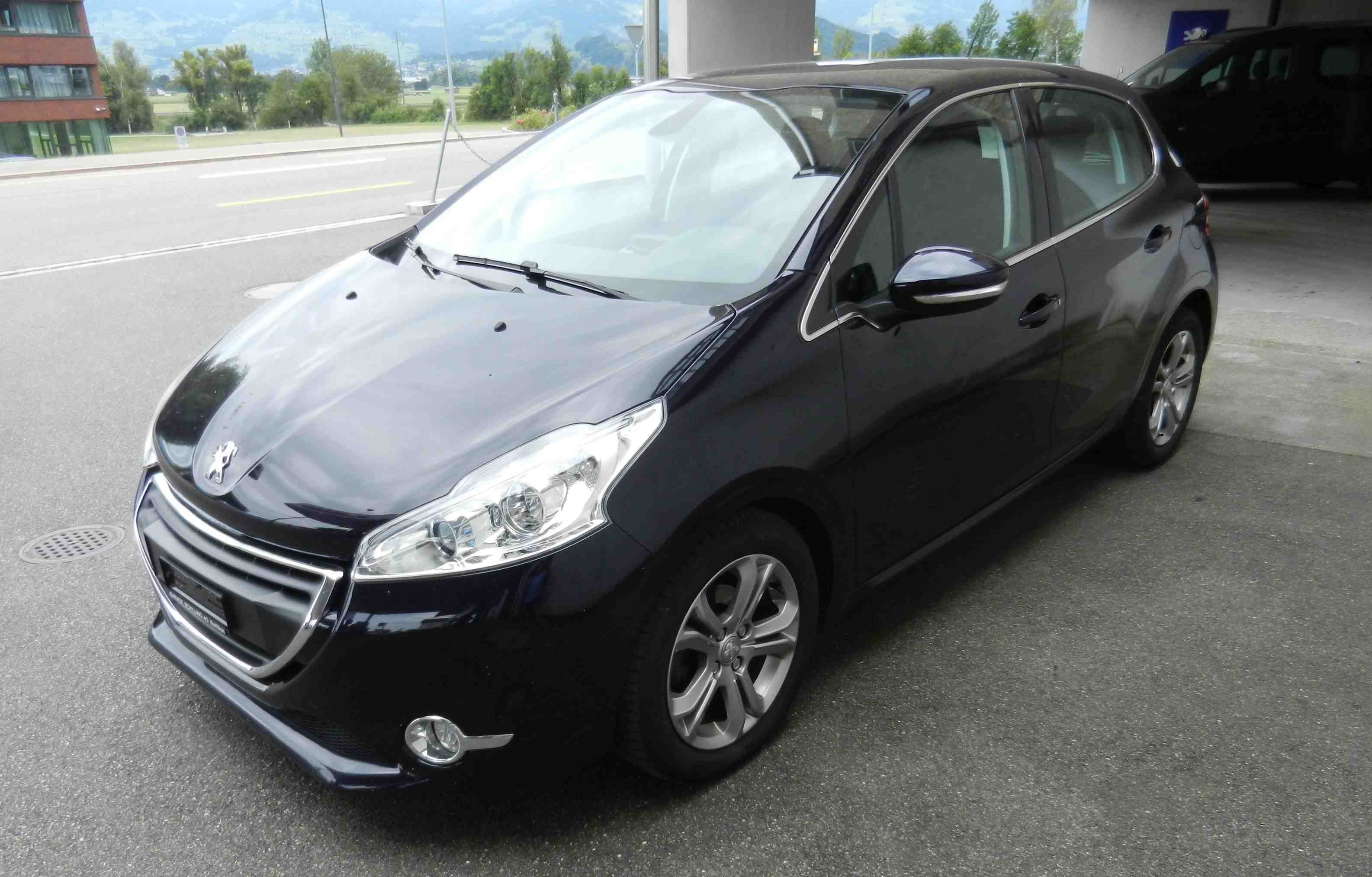 PEUGEOT 208 1.2 THP Allure