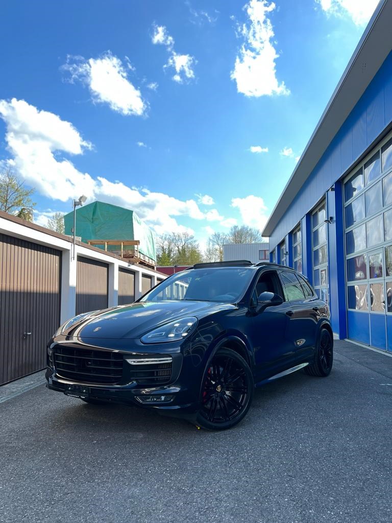 PORSCHE Cayenne GTS