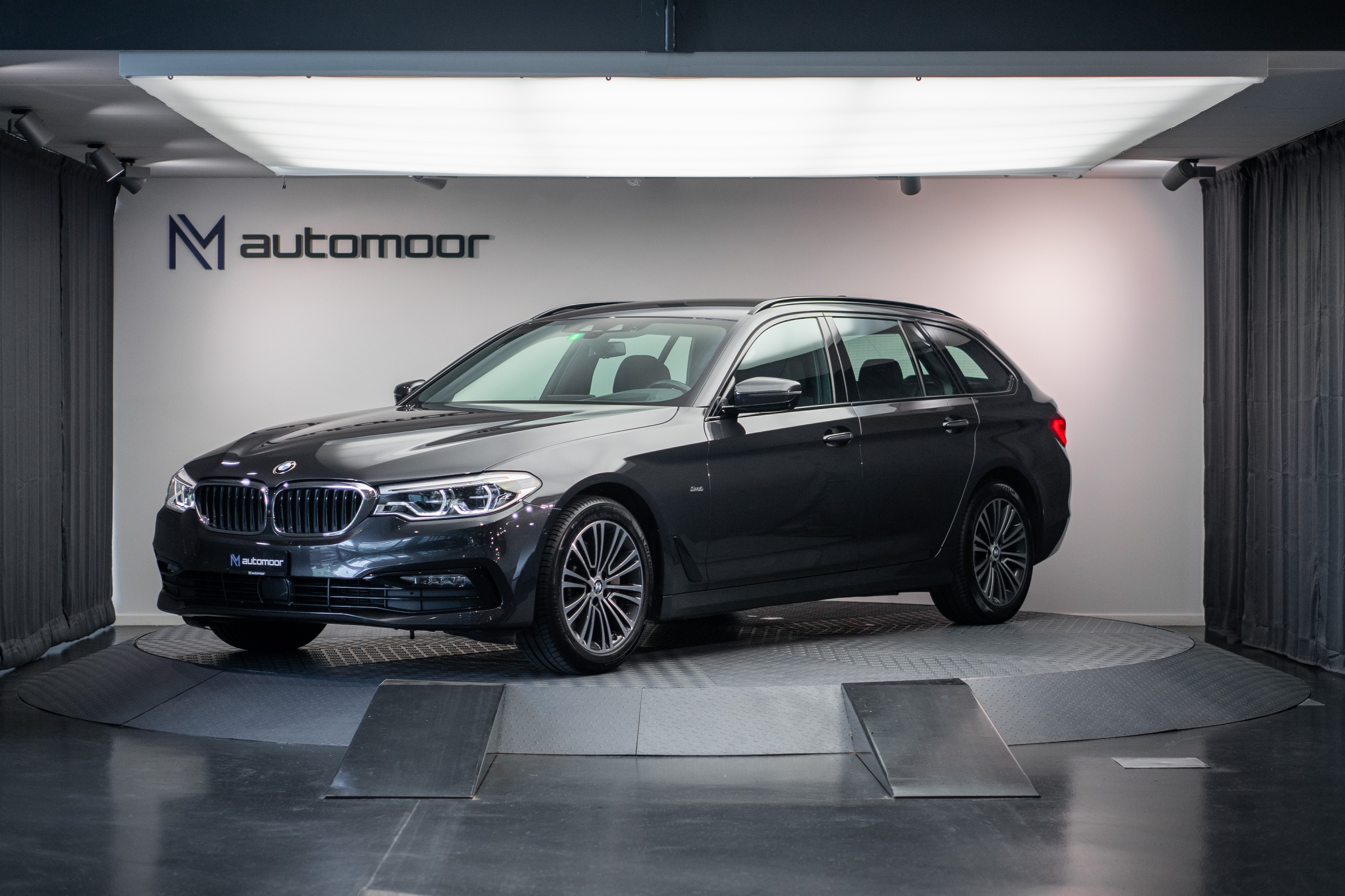 BMW 530d xDrive Touring Sport Line Steptronic