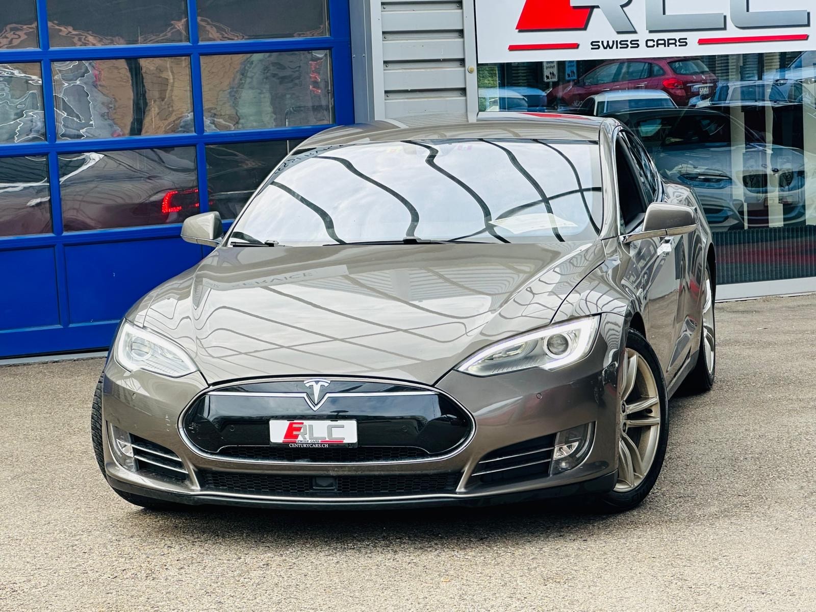 TESLA Model S 70 D