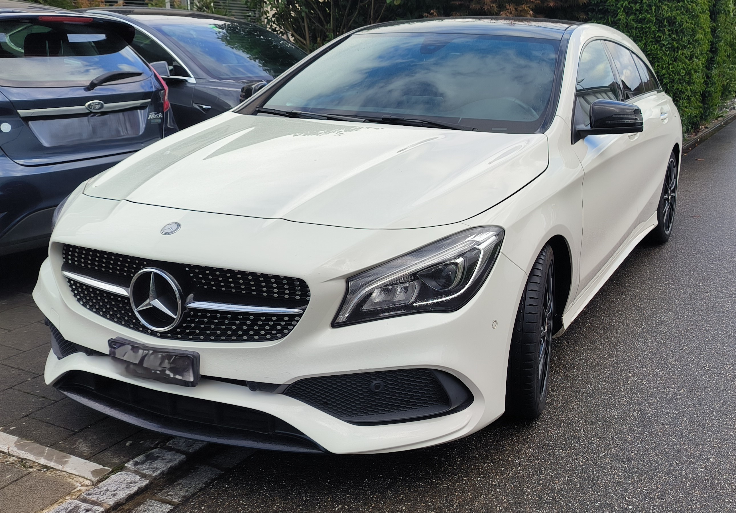 MERCEDES-BENZ CLA Shooting Brake 250 AMG Line 7G-DCT 4Matic