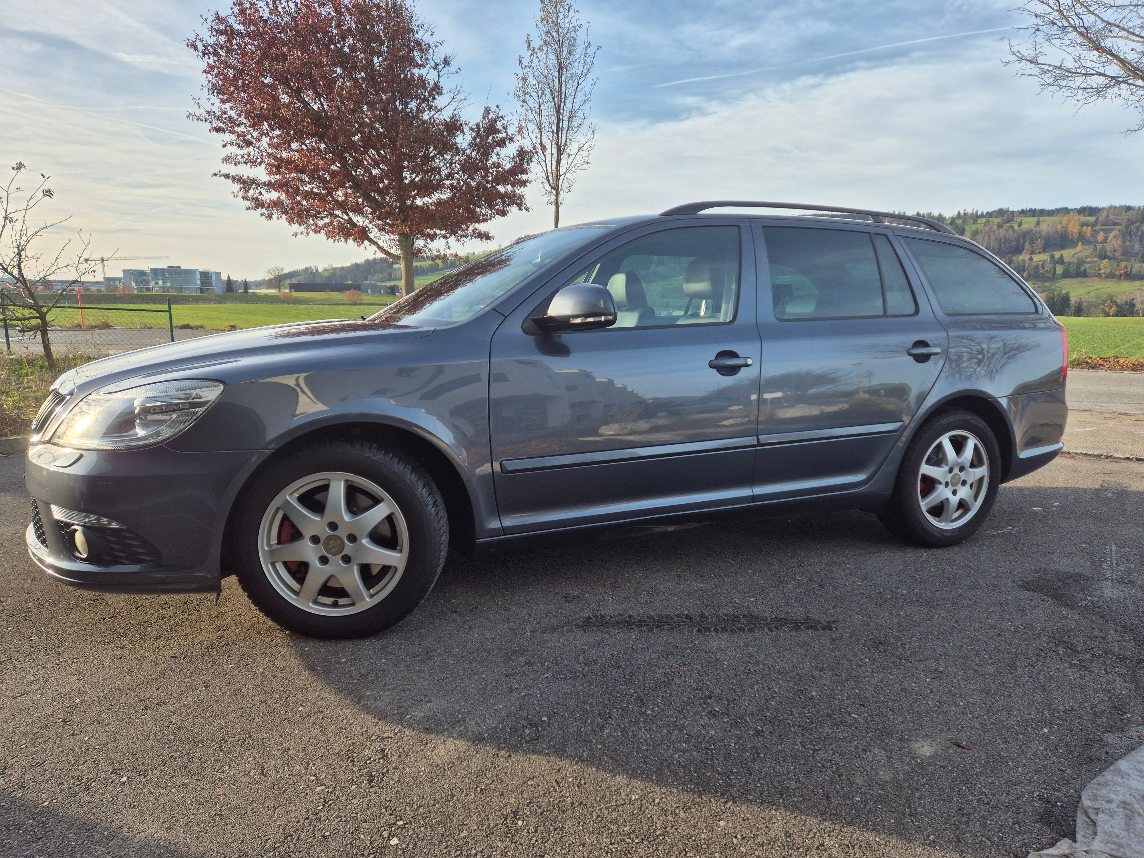 SKODA Octavia Combi 2.0 TSI RS