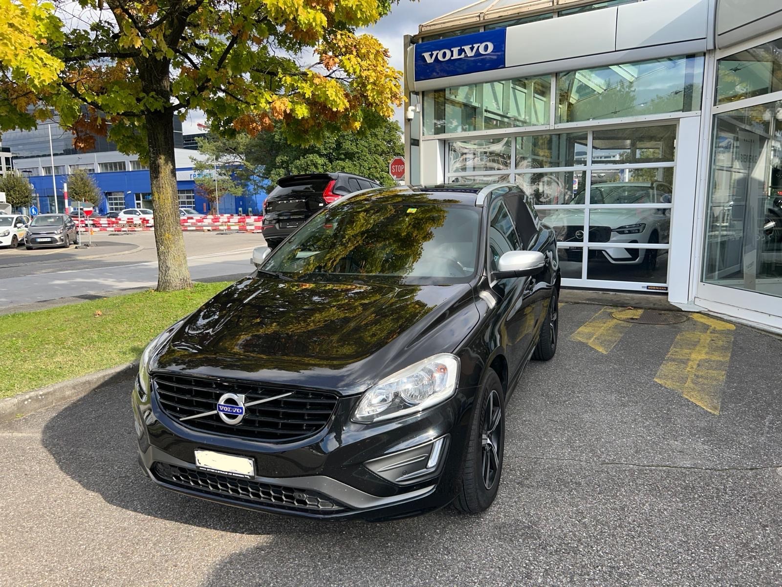 VOLVO XC60 D4 AWD Momentum R-Design Geartronic