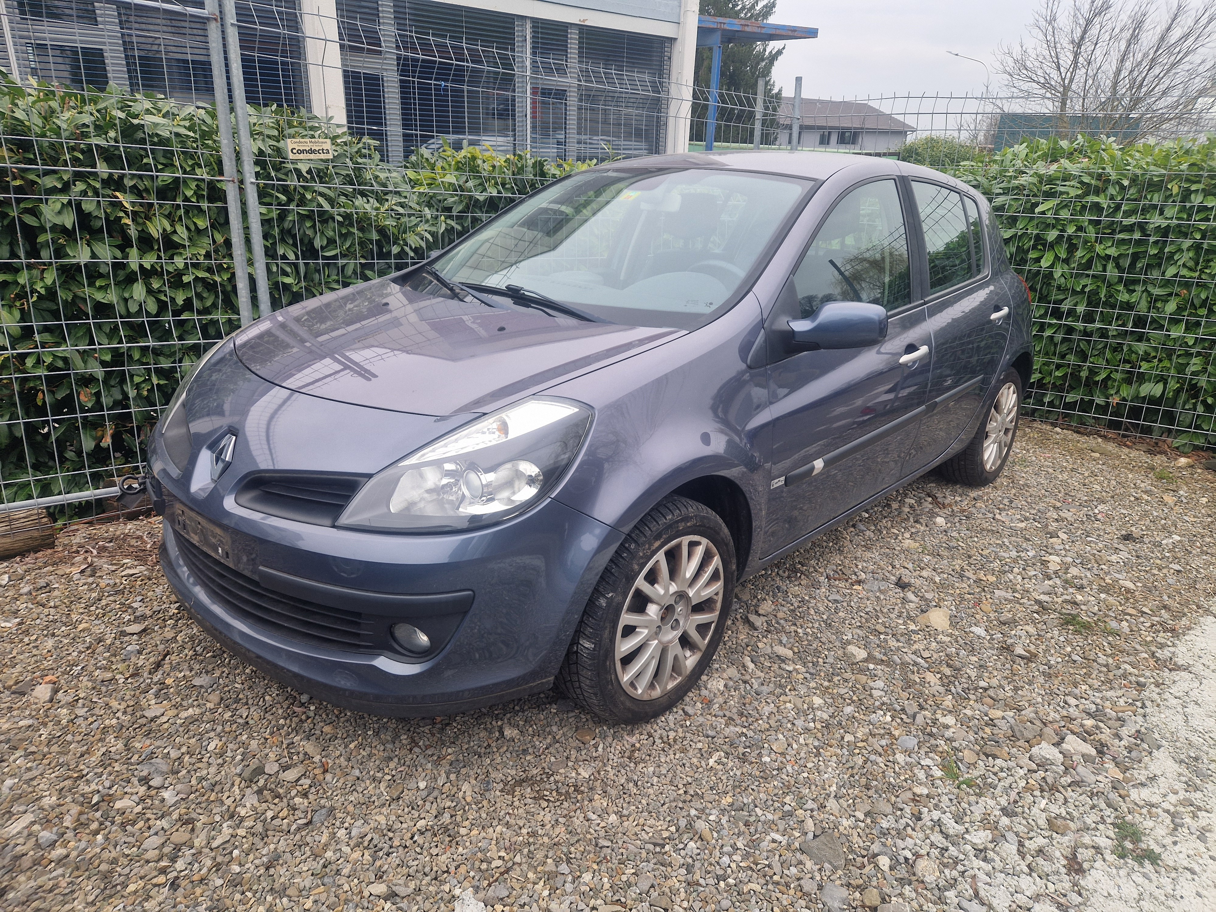 RENAULT Clio 2.0 16V Initiale